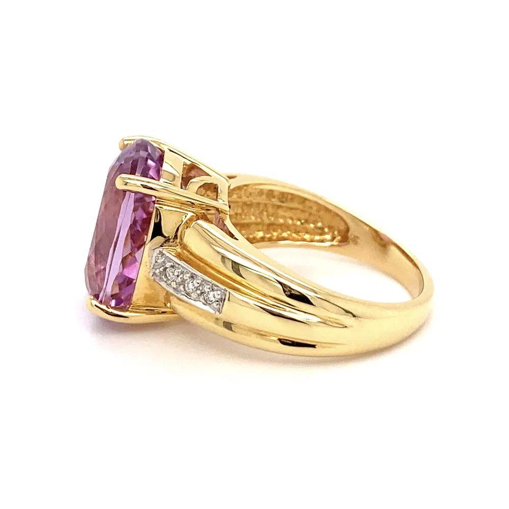 8.27 Carat Oval Pink Kunzite and Diamond Gold Statement Cocktail Ring In Excellent Condition For Sale In Montreal, QC