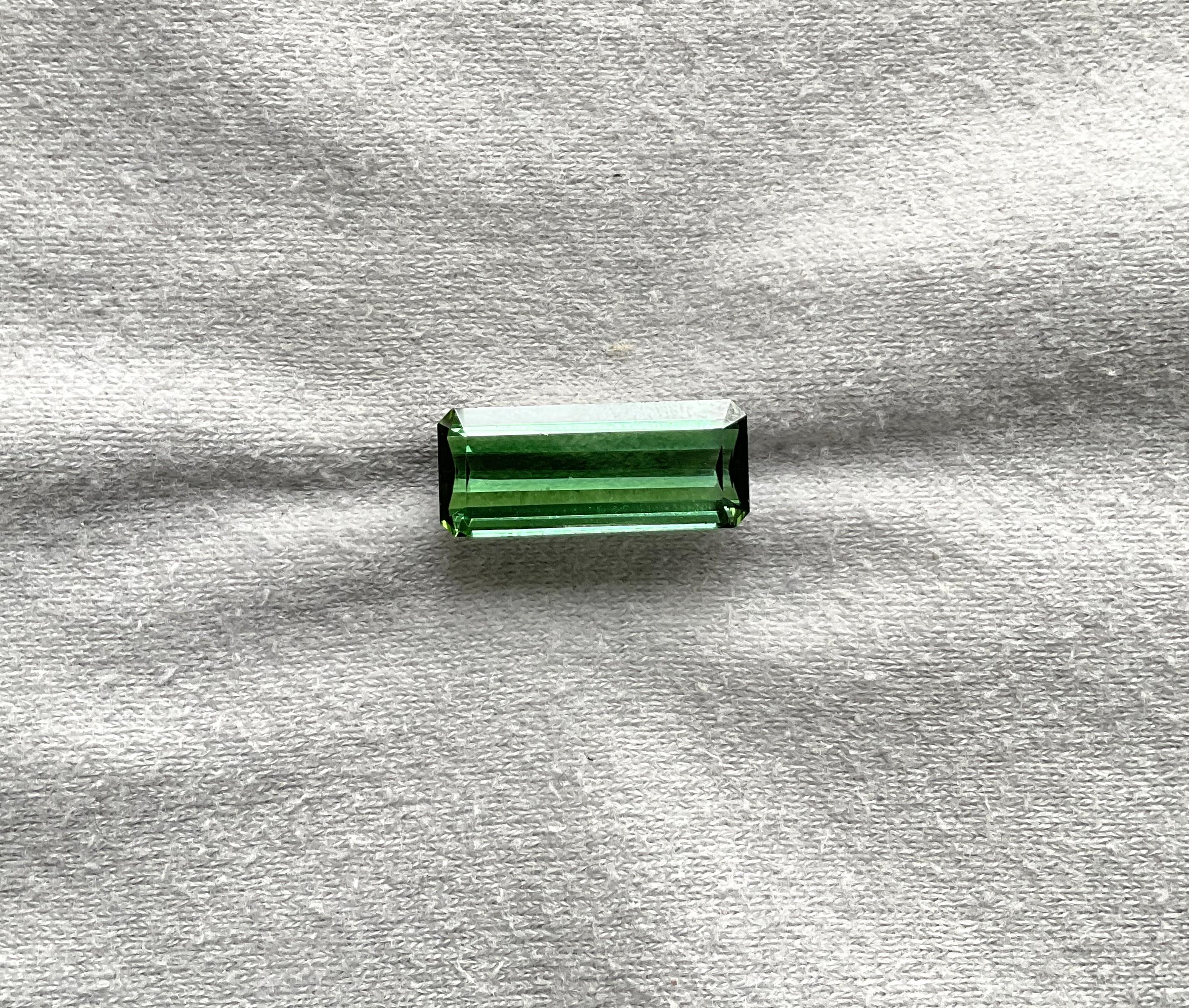Pierre naturelle de 8.27 carats, tourmaline verte octogonale taillée à facettes de qualité supérieure Neuf - En vente à Jaipur, RJ
