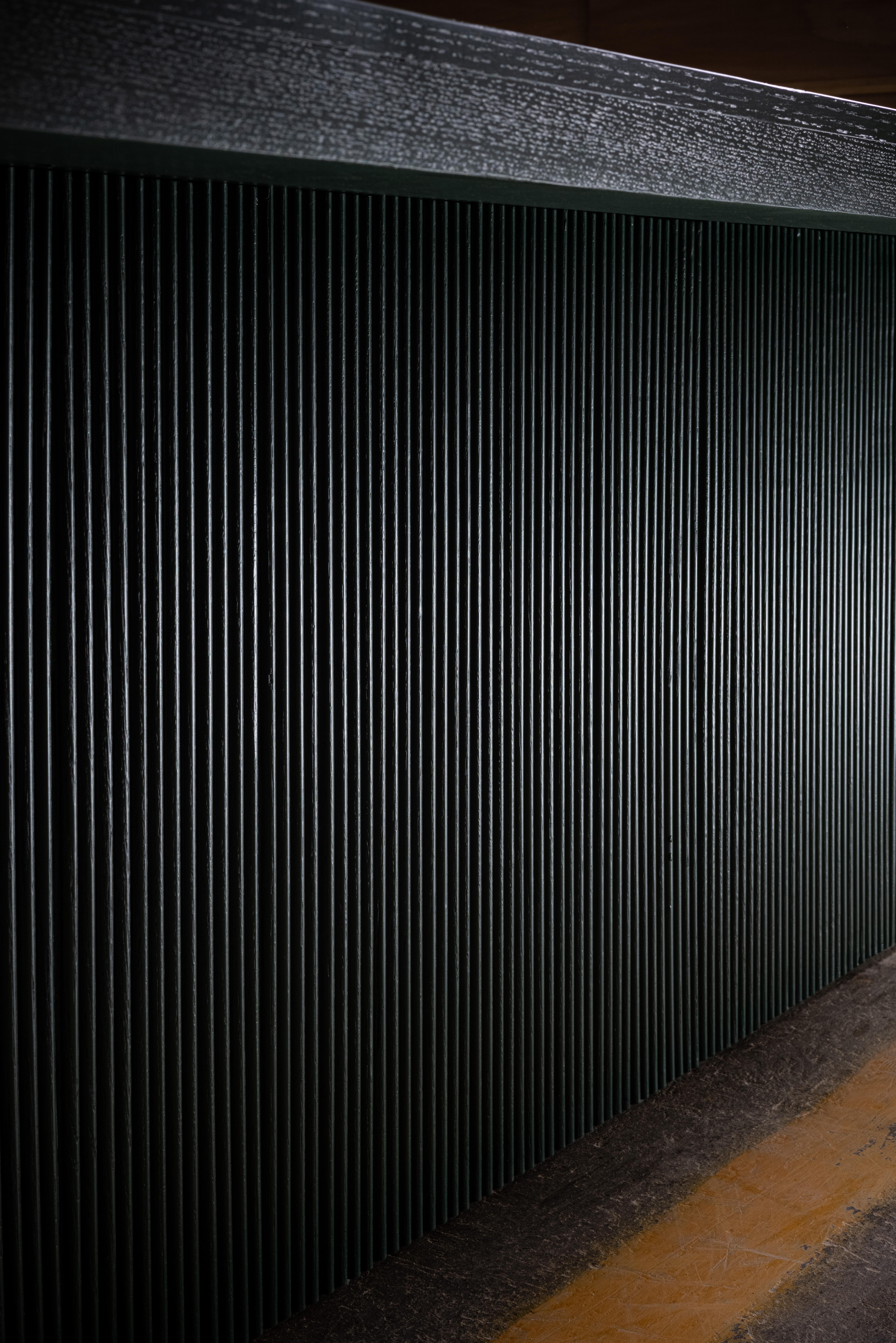 XXIe siècle et contemporain 8272 Table de salle à manger artisanale en Greene & Greene Oak par No Age Studio en vente