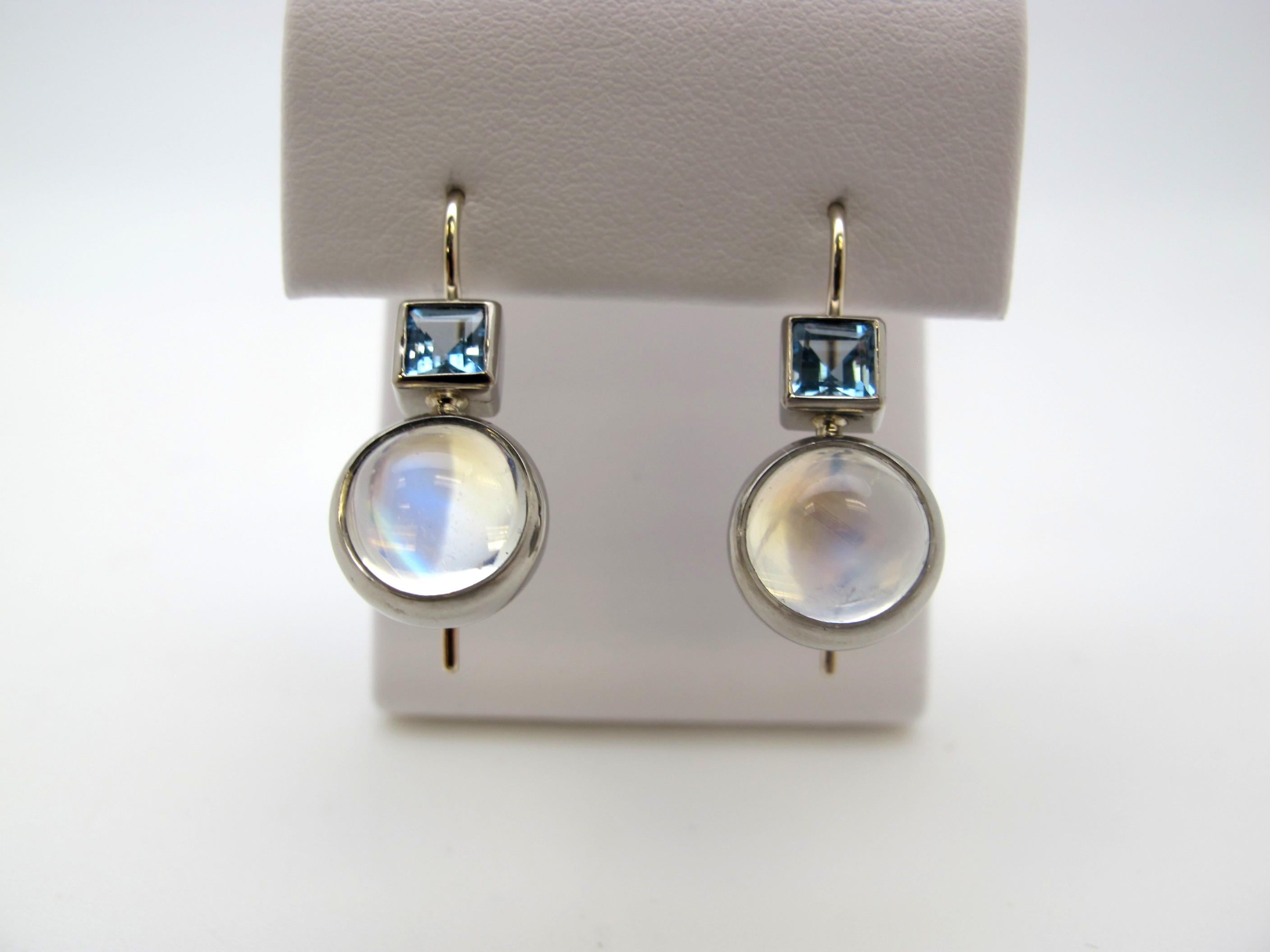 5.52 Carat Moonstone with 0.66 Carat Aquamarine 18 Karat White Gold Earrings In New Condition In Los Angeles, CA