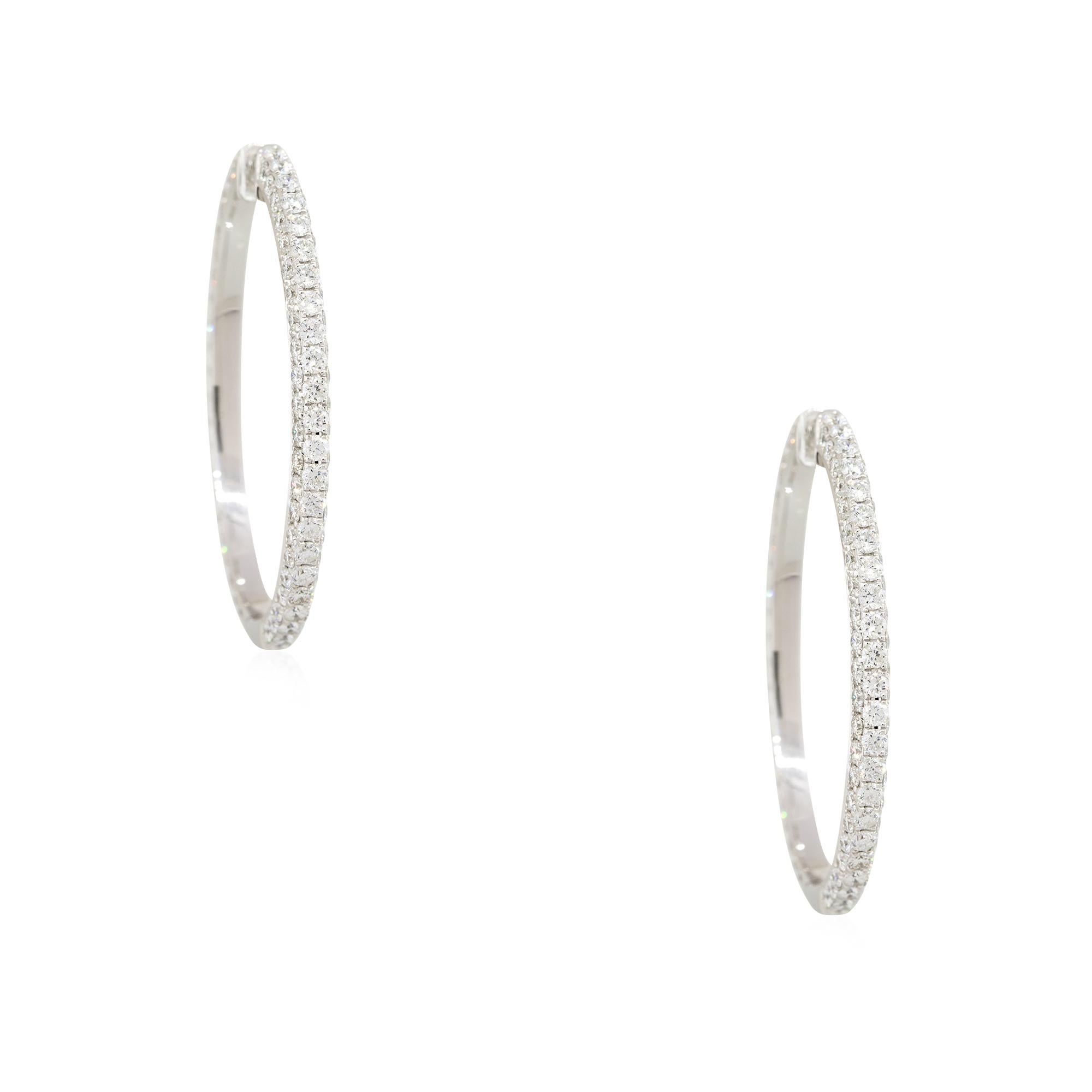 18k White Gold 8.29ctw Round Brilliant Diamond Large Hoop Earrings
Material: 18k White Gold
Diamond Details: Approximately 8.29ctw of Round Brilliant cut Diamonds. Diamonds are set in rows across 3 sides of the hoop earrings. The diamonds are not