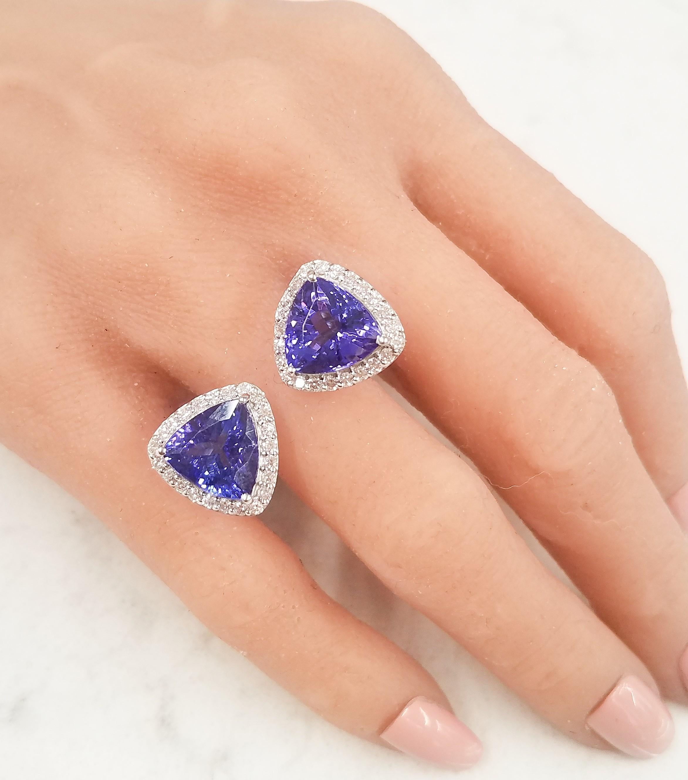 8.29 Carat Total Triangle Tanzanite and Diamond Cocktail Ring in 18 Karat Gold 1