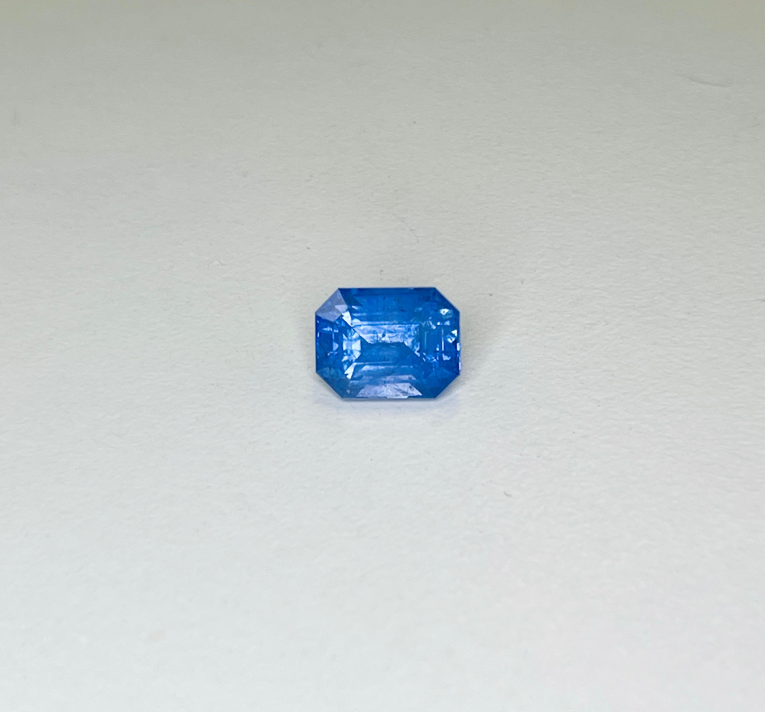 8.29 Carats Natural Light Blue Sapphire Radiant Cut Loose Gem In New Condition In Great Neck, NY
