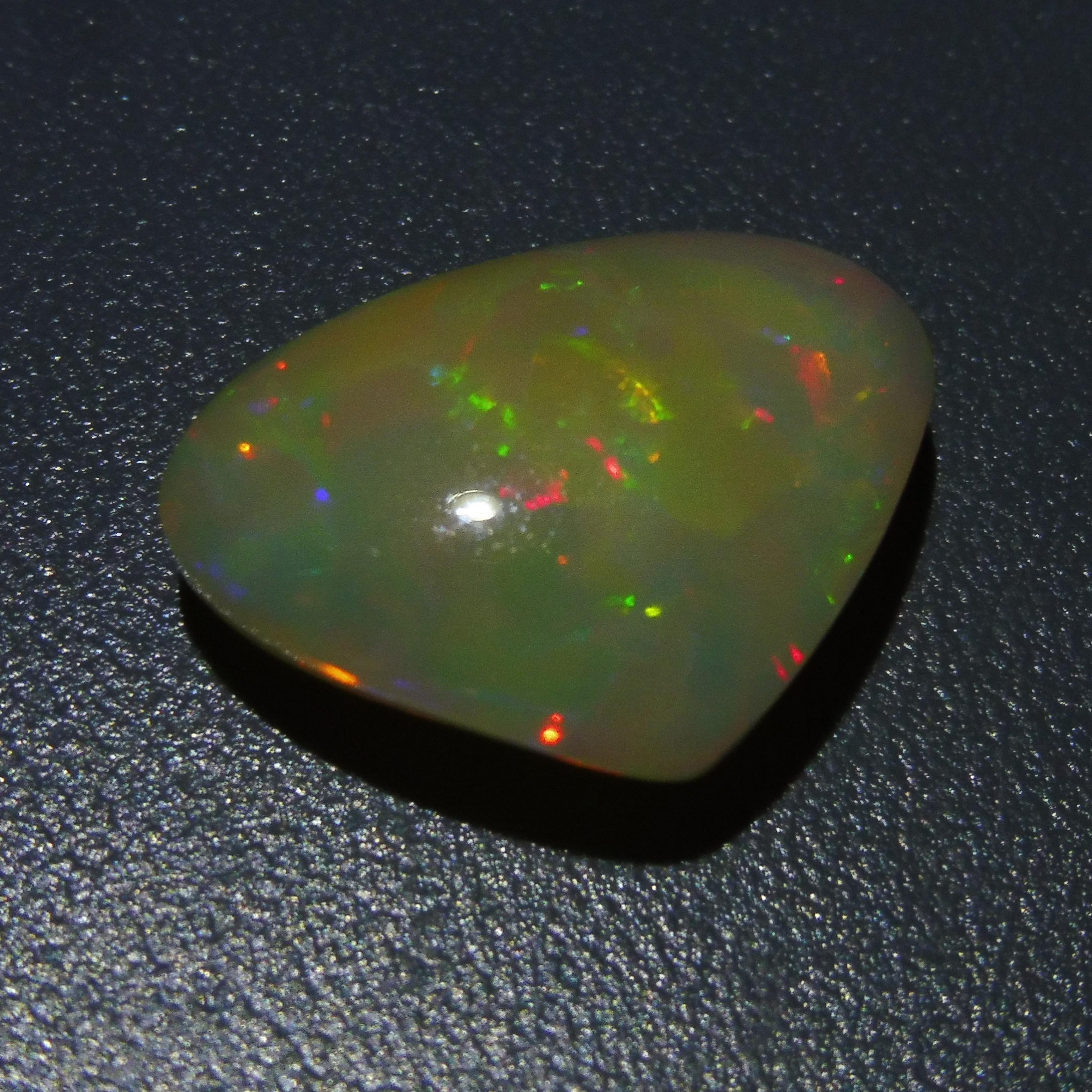 8.29 ct Pear Cabochon  Opal In New Condition For Sale In Toronto, Ontario