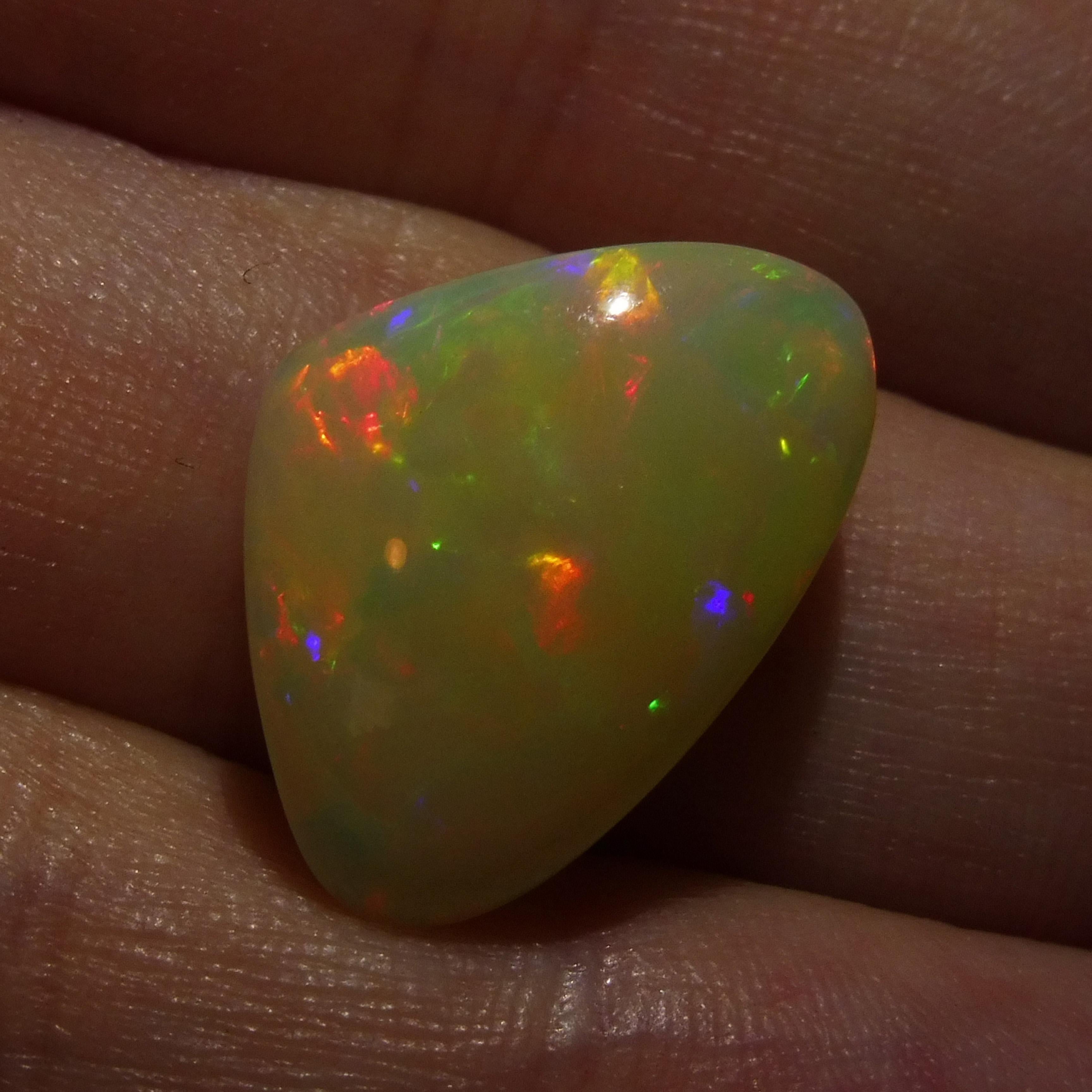 8,29 ct Birnen-Cabochon  Opal 1