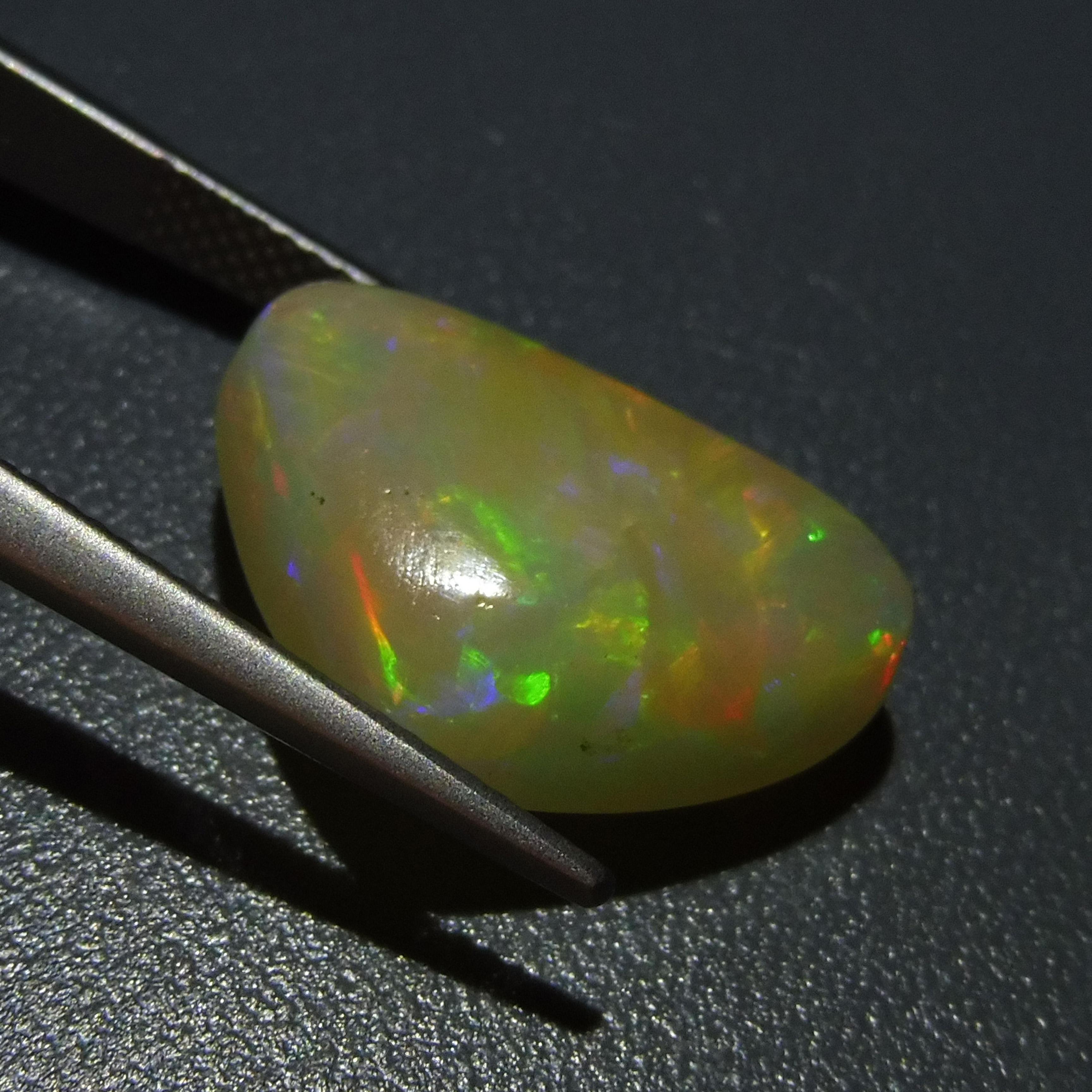 8.29 ct Pear Cabochon  Opal For Sale 3