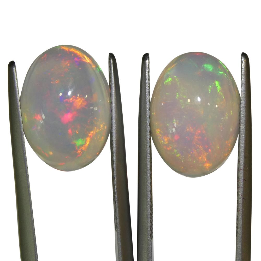 Coppia di 8,29ct Cabochon ovali di cristallo bianco opale dall'Etiopia In condizioni Nuovo in vendita a Toronto, Ontario