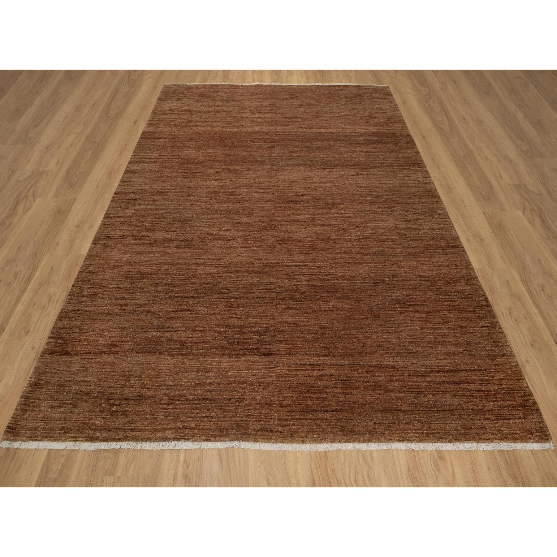Marrone cioccolato, Design a tinta unita, Basso rasato, Zero pile, 100% lana, Annodato a mano, Tappeto orientale
Materiali primari: Lana
Lattice: No Pile 
altezza: 0,25 pollici
Stile: Contemporaneo
Colore primario: Marrone
Colori secondari: