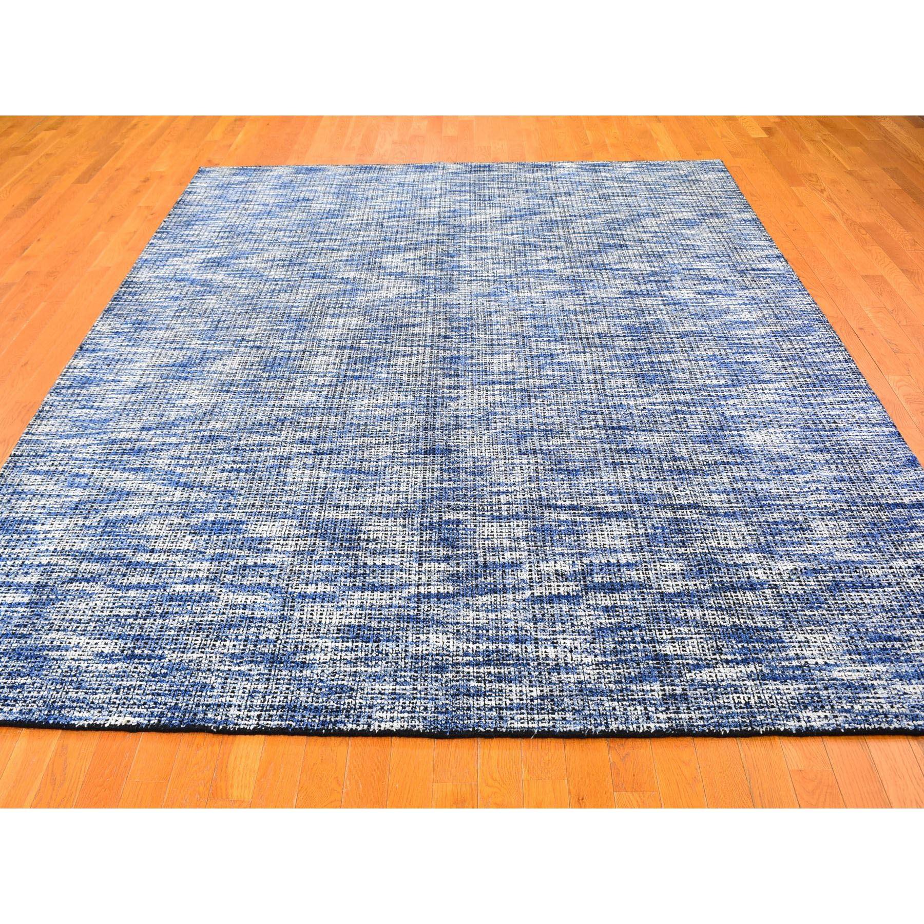 Dies ist eine wirklich echte one-of-a-kind Fence Design mit blauer Wolle und Kunst Seide Ton in Ton Hand Loomed Oriental Rug. Es wurde monatelang von erfahrenen Handwerkern in der jahrhundertealten persischen Webtechnik gewebt.
Primäre MATERIALIEN: