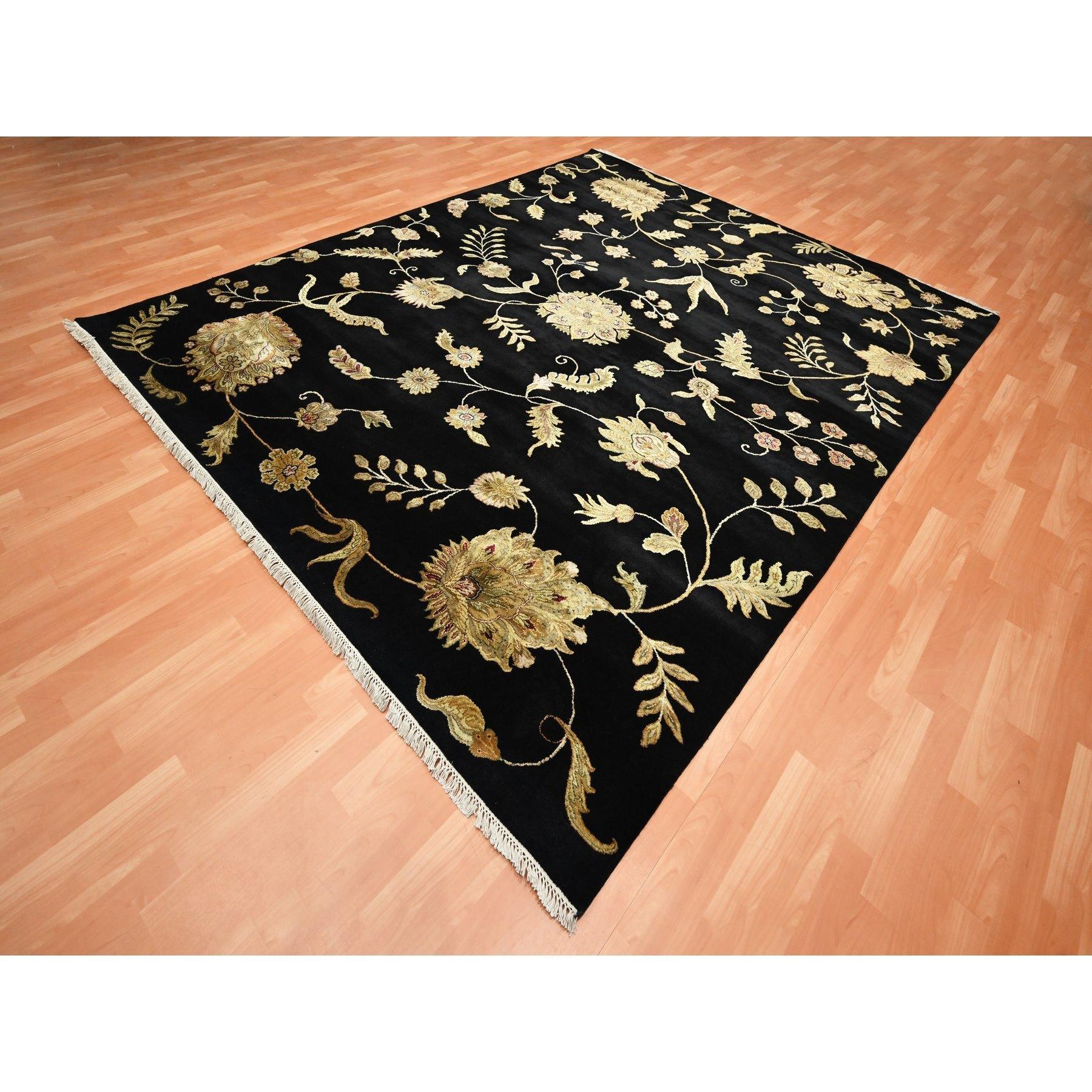 Medievale 8'2'x10' Onyx Black Borderless Botanical Design Wool and Silk Hand Knotted Rugs (Tappeto senza bordi in lana e seta) in vendita