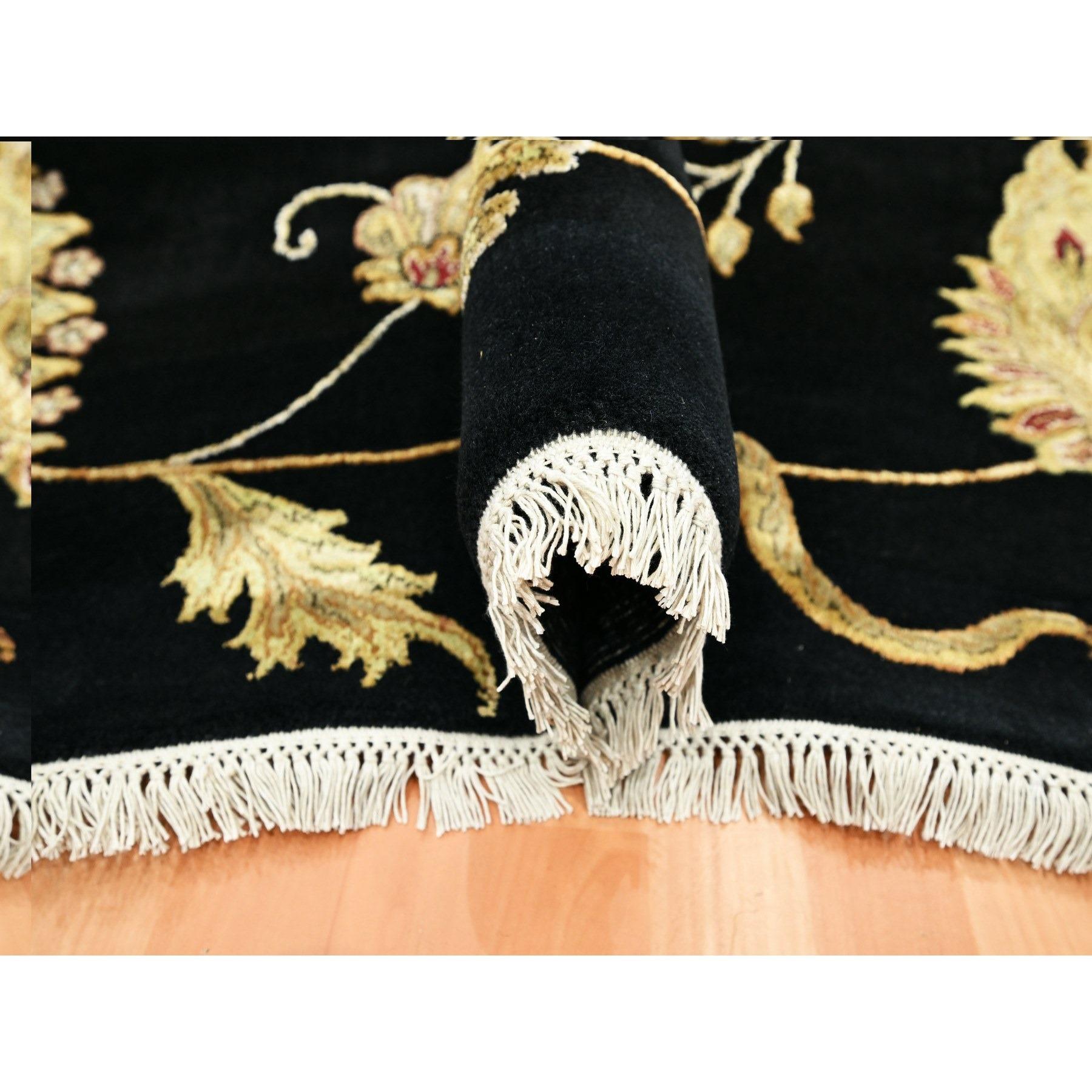 Annodato a mano 8'2'x10' Onyx Black Borderless Botanical Design Wool and Silk Hand Knotted Rugs (Tappeto senza bordi in lana e seta) in vendita