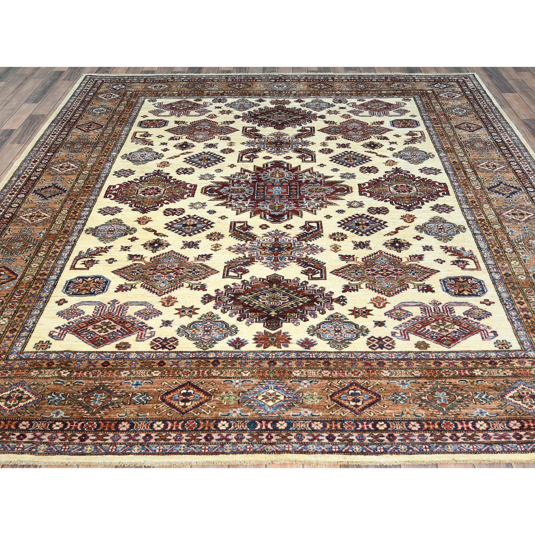 Noué à la main 8'2 