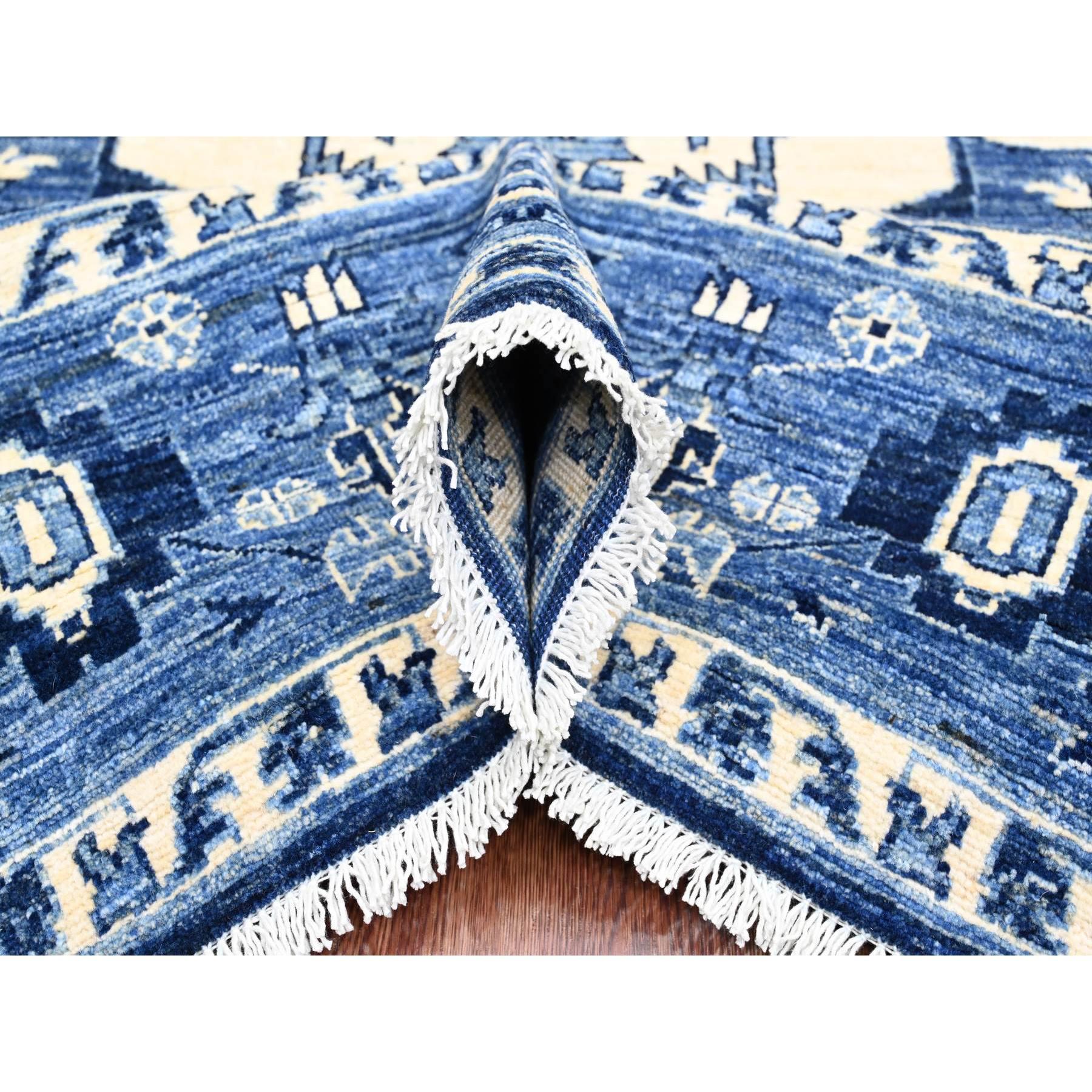 Noué à la main 8'2 