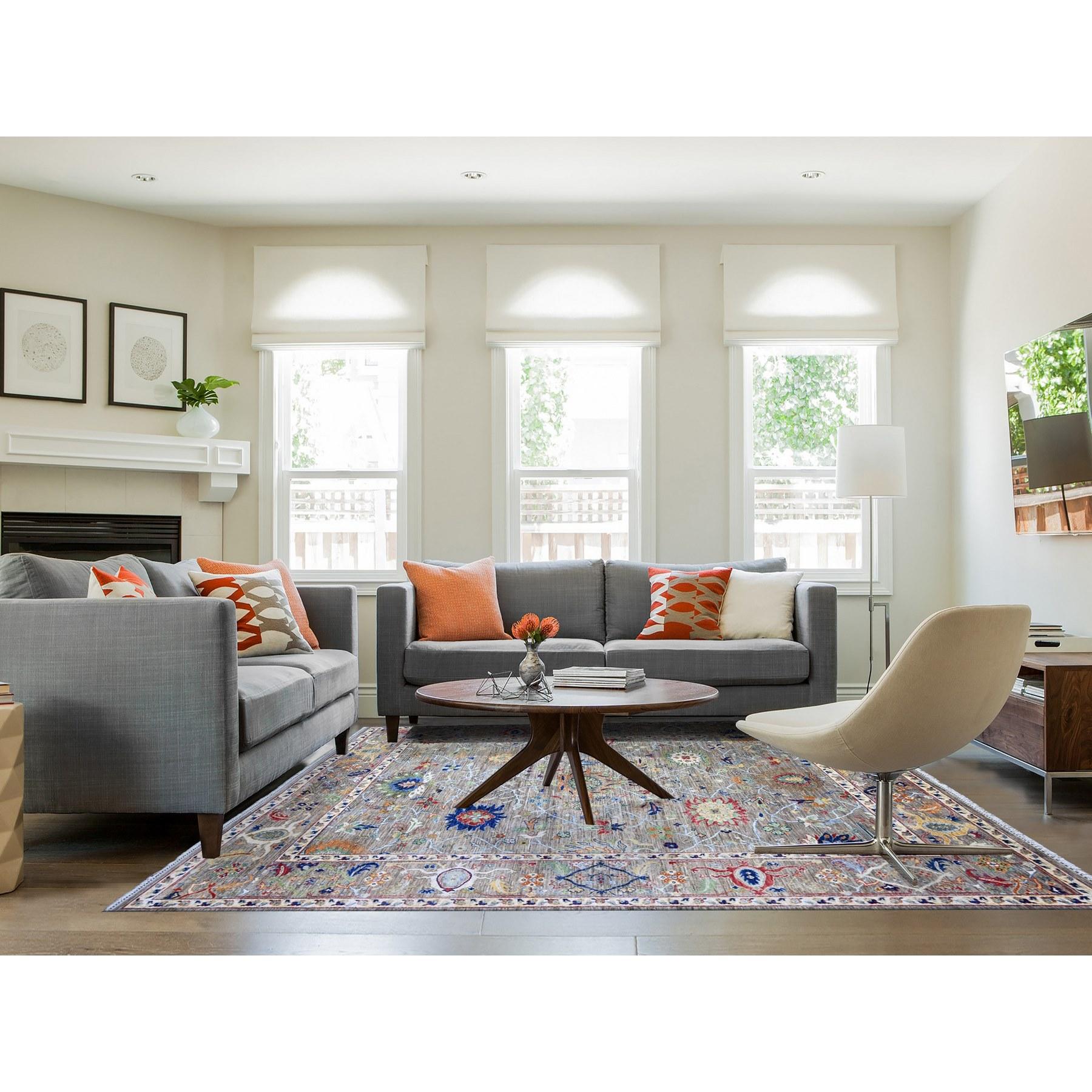 Il s'agit d'une véritable pièce unique nouée à la main, Aryana avec Ziegler Mahal All Over Colorful Design, tapis d'Orient. Il a été noué pendant des mois et des mois selon des techniques de tissage séculaires par des artisans experts.
Matières