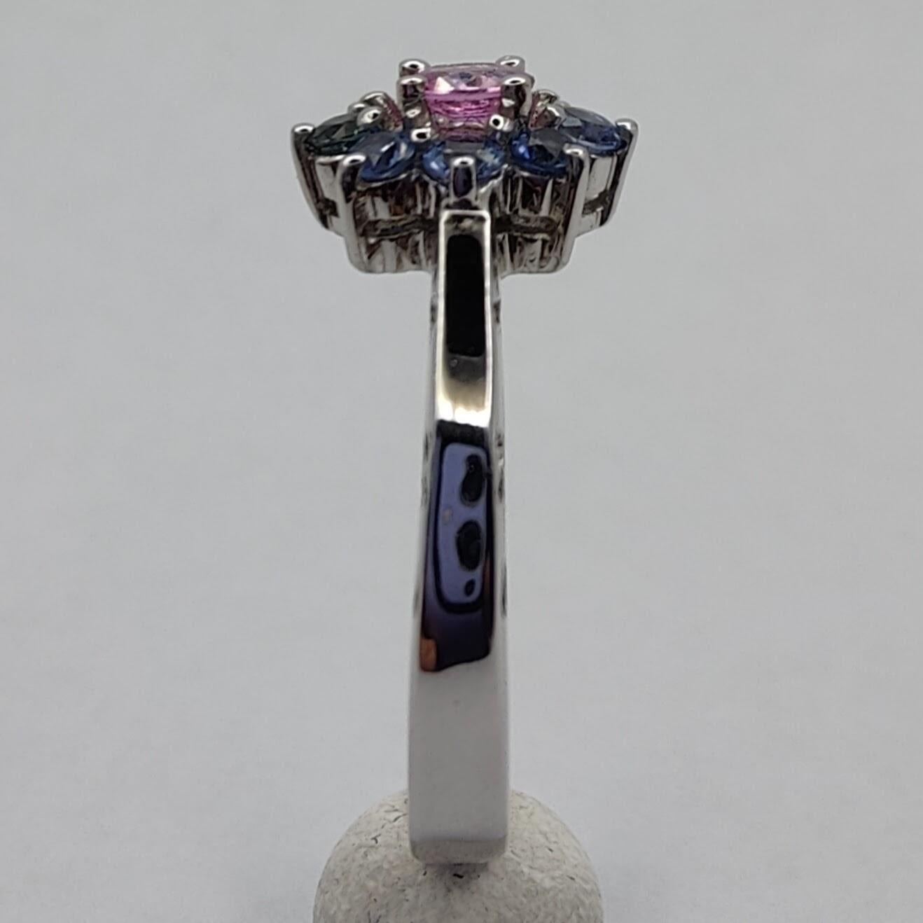 .83 Carat Pink & Blue Sapphire Flower Ring in 18K White Gold For Sale 1