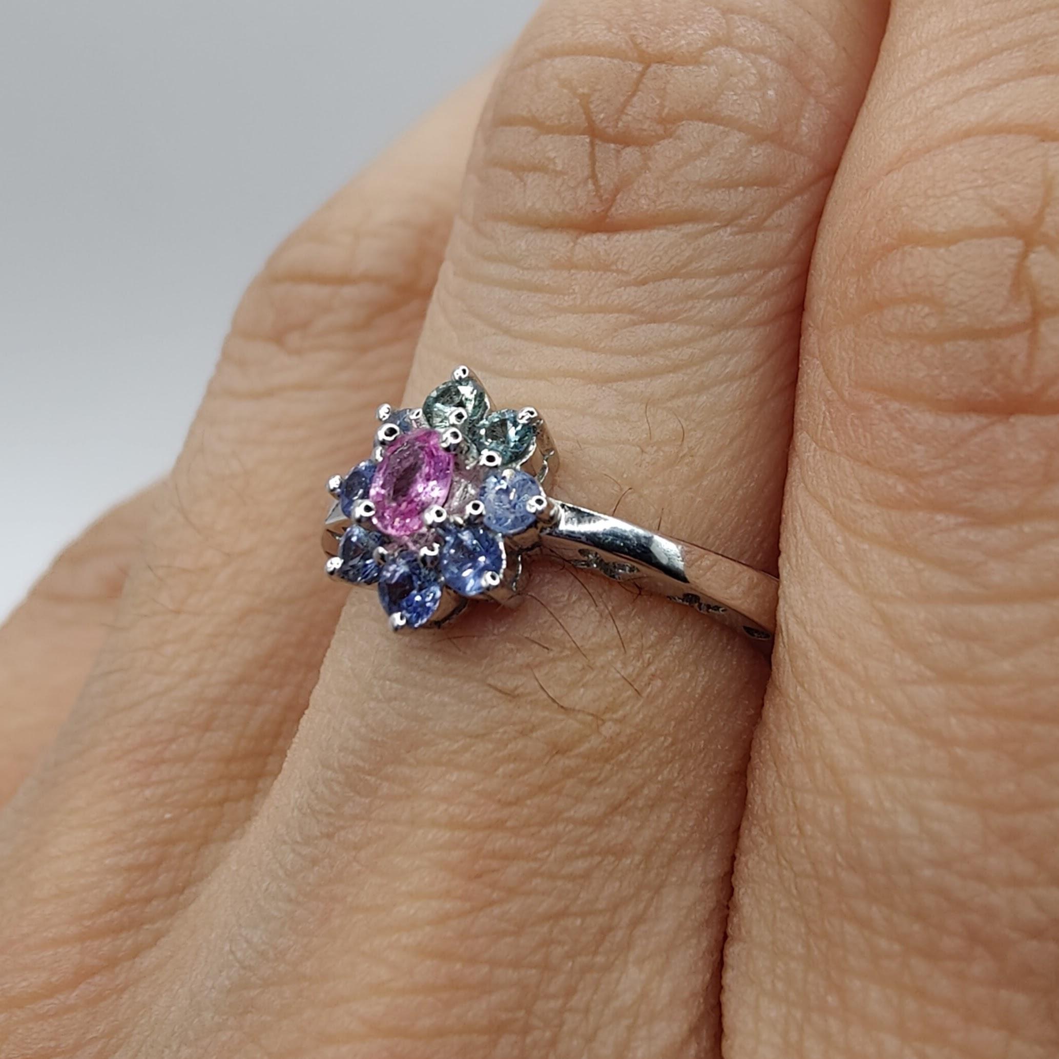 .83 Carat Pink & Blue Sapphire Flower Ring in 18K White Gold For Sale 5