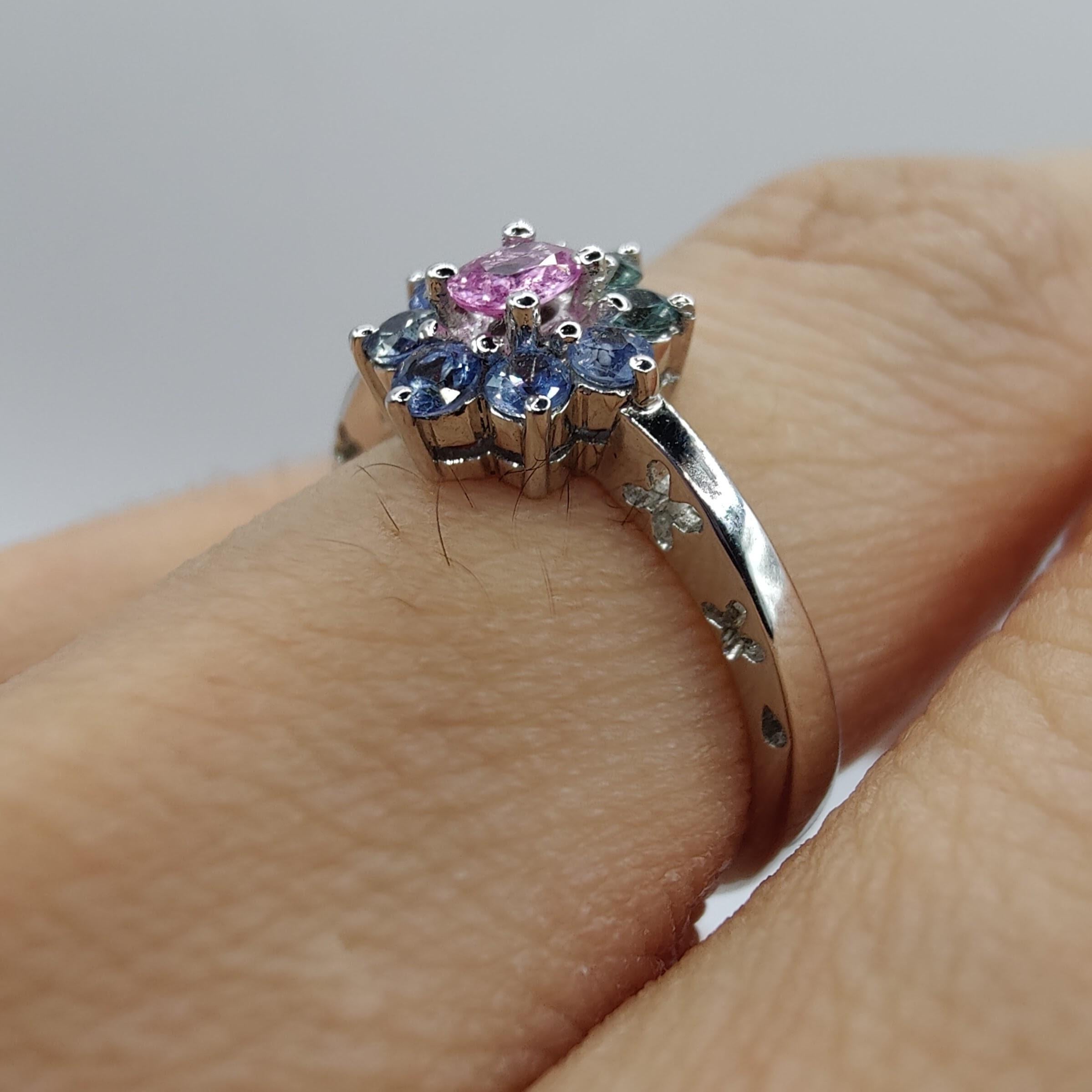 .83 Carat Pink & Blue Sapphire Flower Ring in 18K White Gold For Sale 7