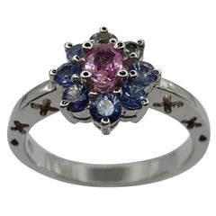 83 Karat Rosa & Blauer Saphir-Blumenring aus 18 Karat Weißgold