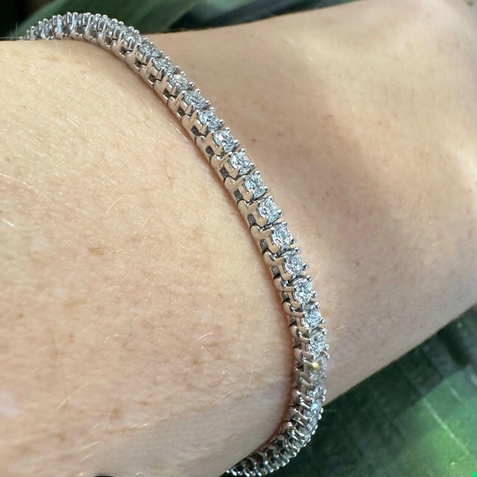 83 Pulsera de tenis de diamantes en oro blanco de 18 quilates, aprox. 4 TCW Corte redondo en venta