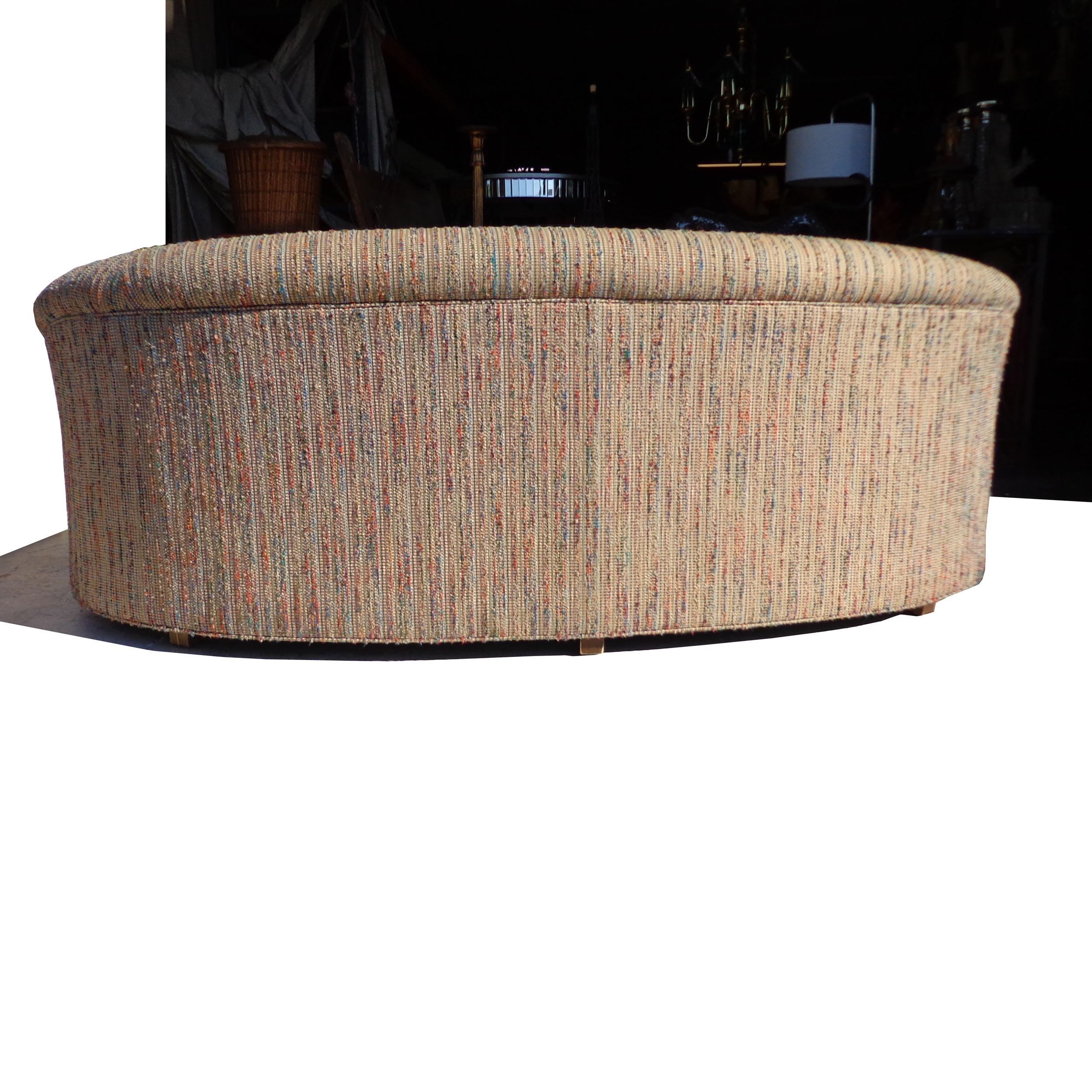 Modern Curved Kidney Shaped Sofa In Good Condition In Pasadena, TX