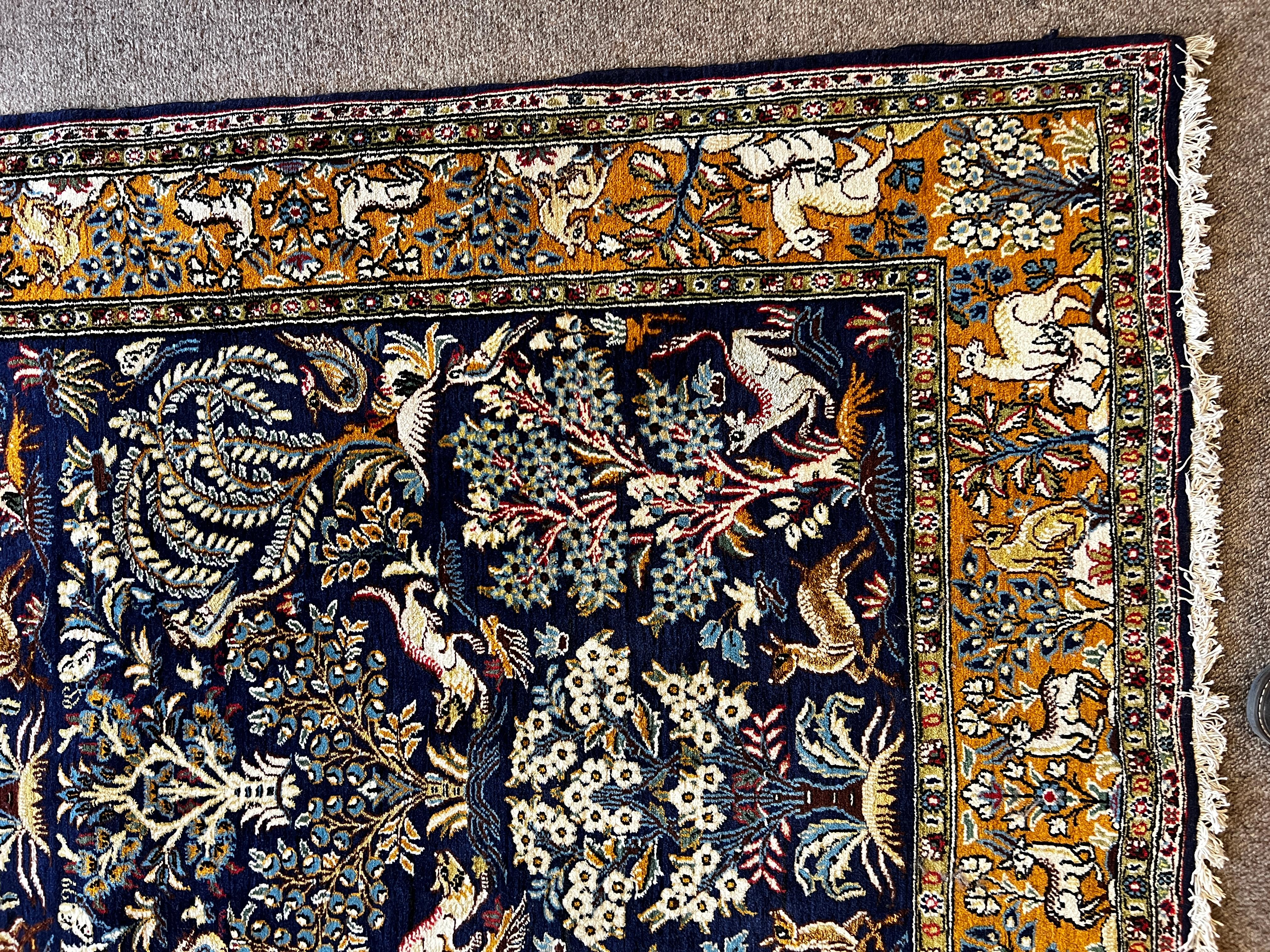 Laine 830 - Magnifique tapis vintage Qom à motif de jardin en vente