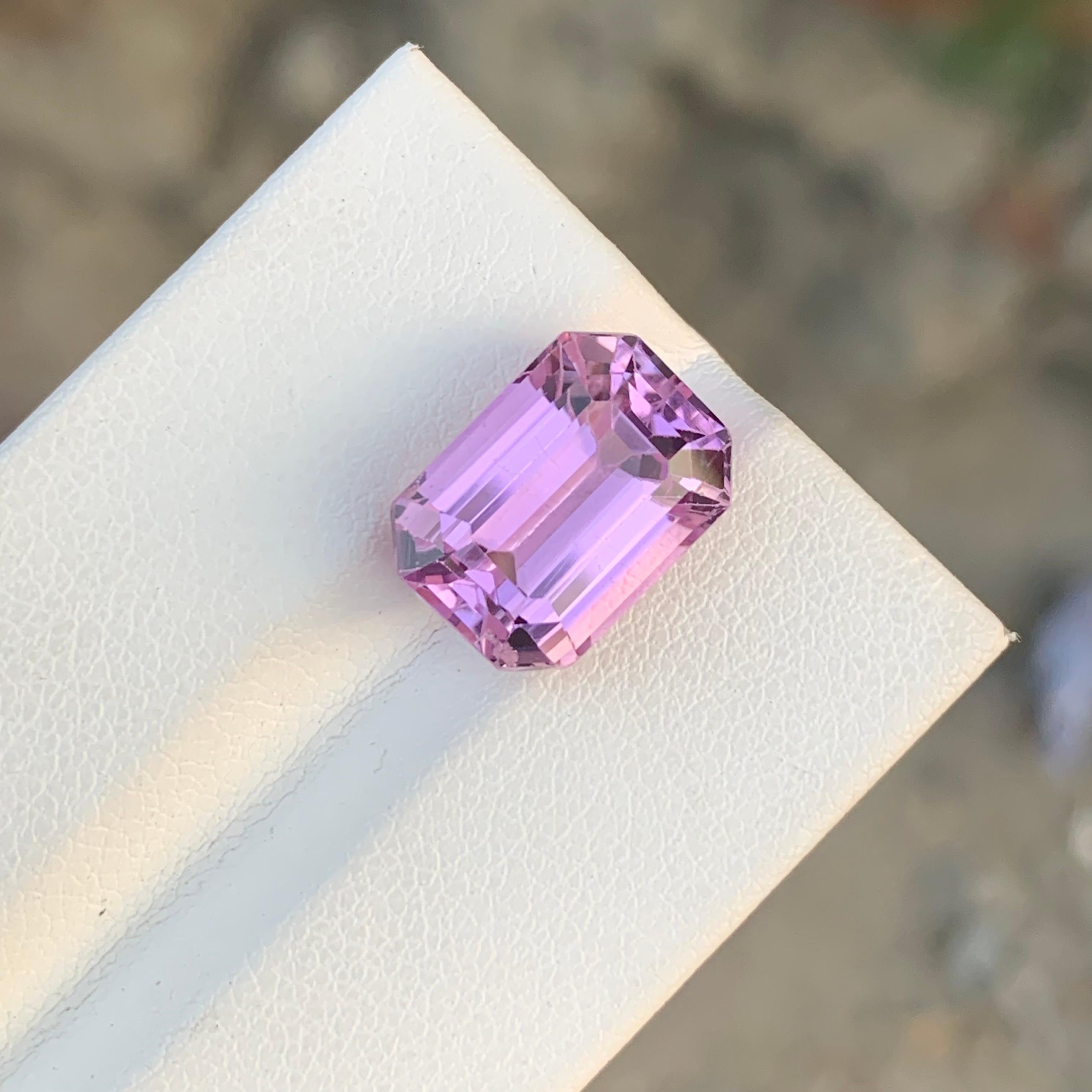 8,30 Karat Wunderschöner facettierter rosa Kunzit in Smaragdform im Angebot 4