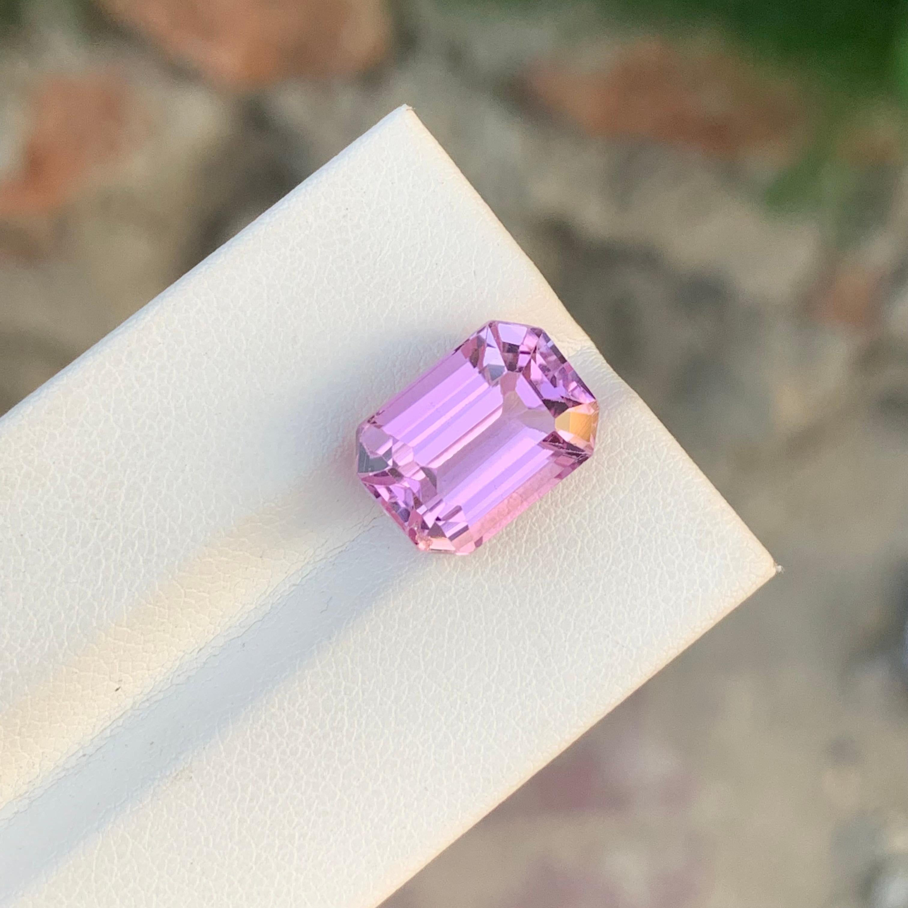 8,30 Karat Wunderschöner facettierter rosa Kunzit in Smaragdform (Arts and Crafts) im Angebot