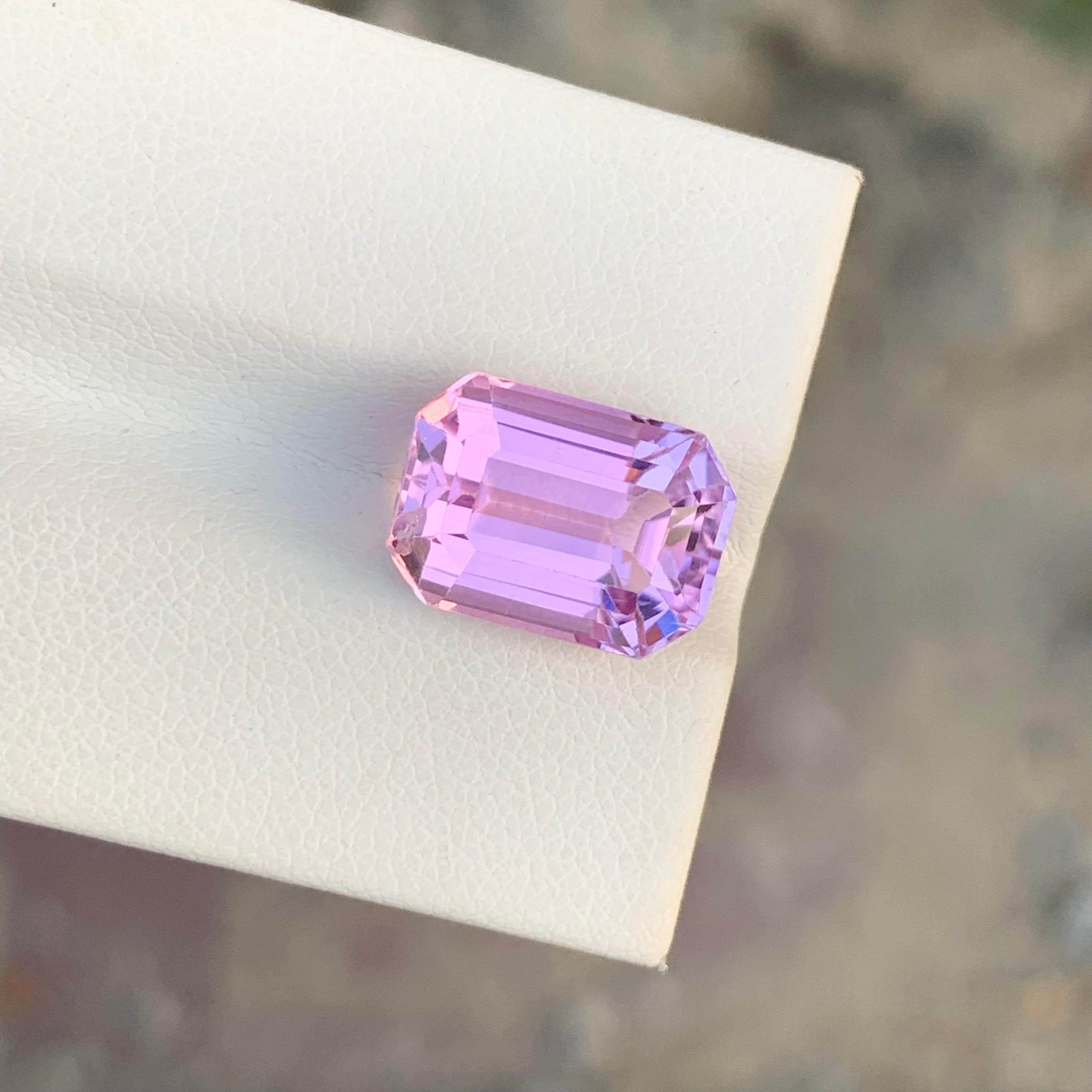 8,30 Karat Wunderschöner facettierter rosa Kunzit in Smaragdform im Zustand „Neu“ im Angebot in Peshawar, PK