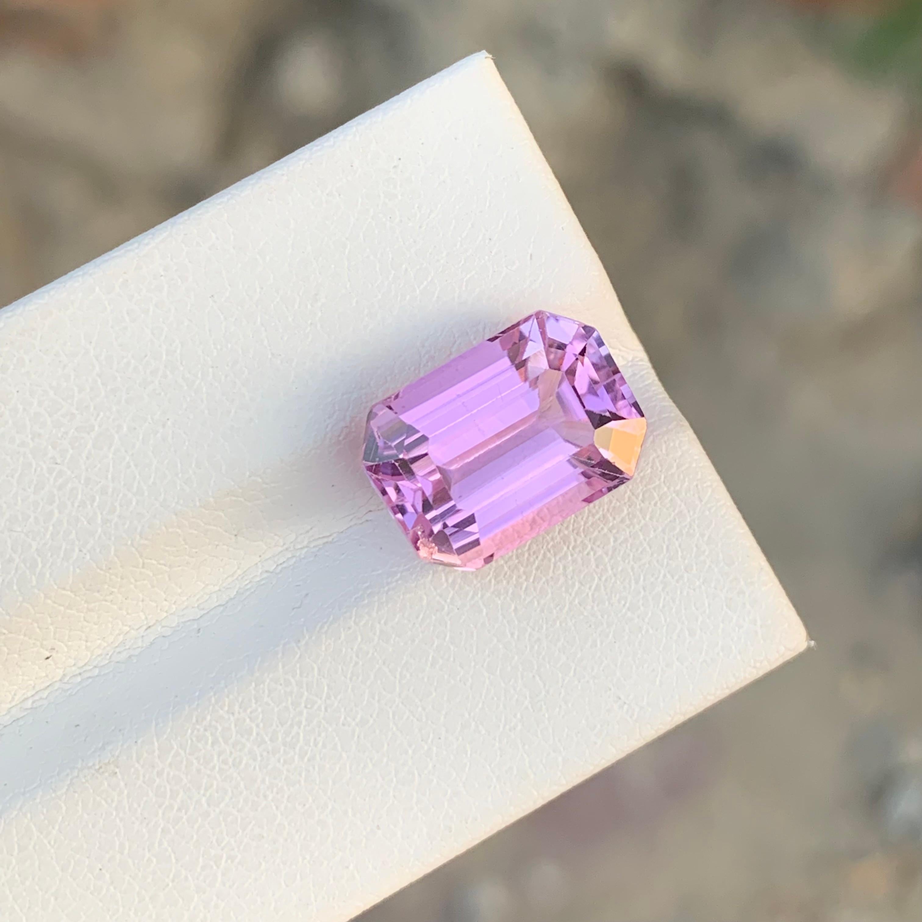 8,30 Karat Wunderschöner facettierter rosa Kunzit in Smaragdform für Damen oder Herren im Angebot