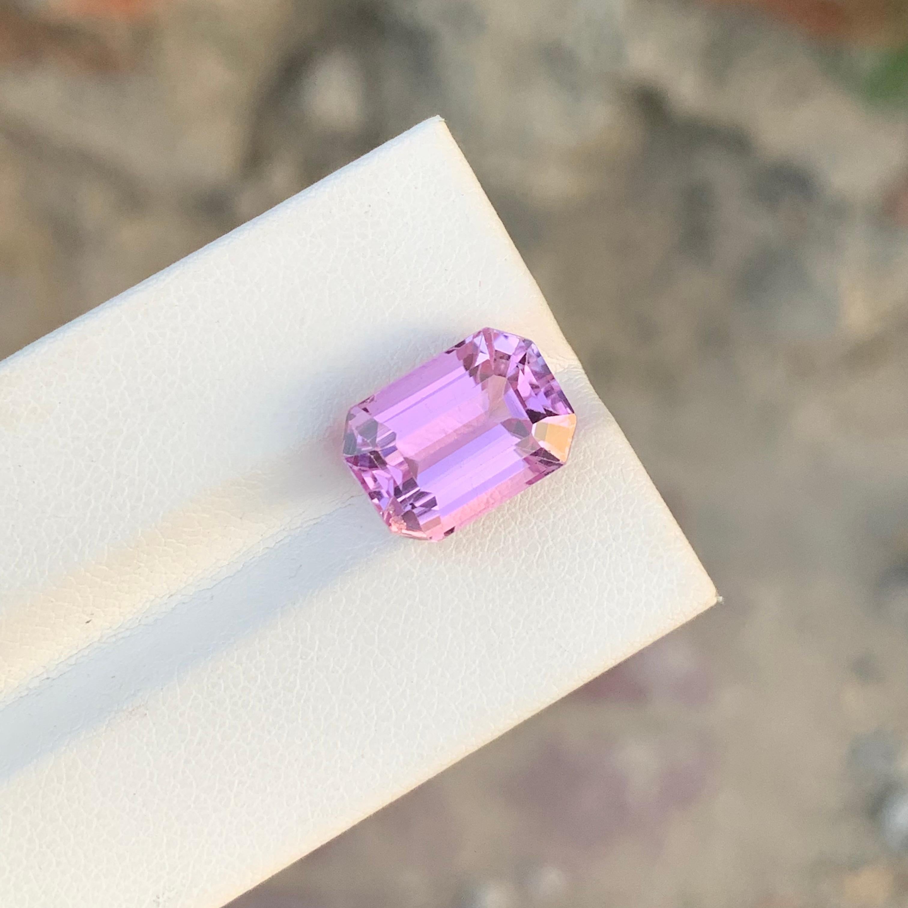 8,30 Karat Wunderschöner facettierter rosa Kunzit in Smaragdform im Angebot 1