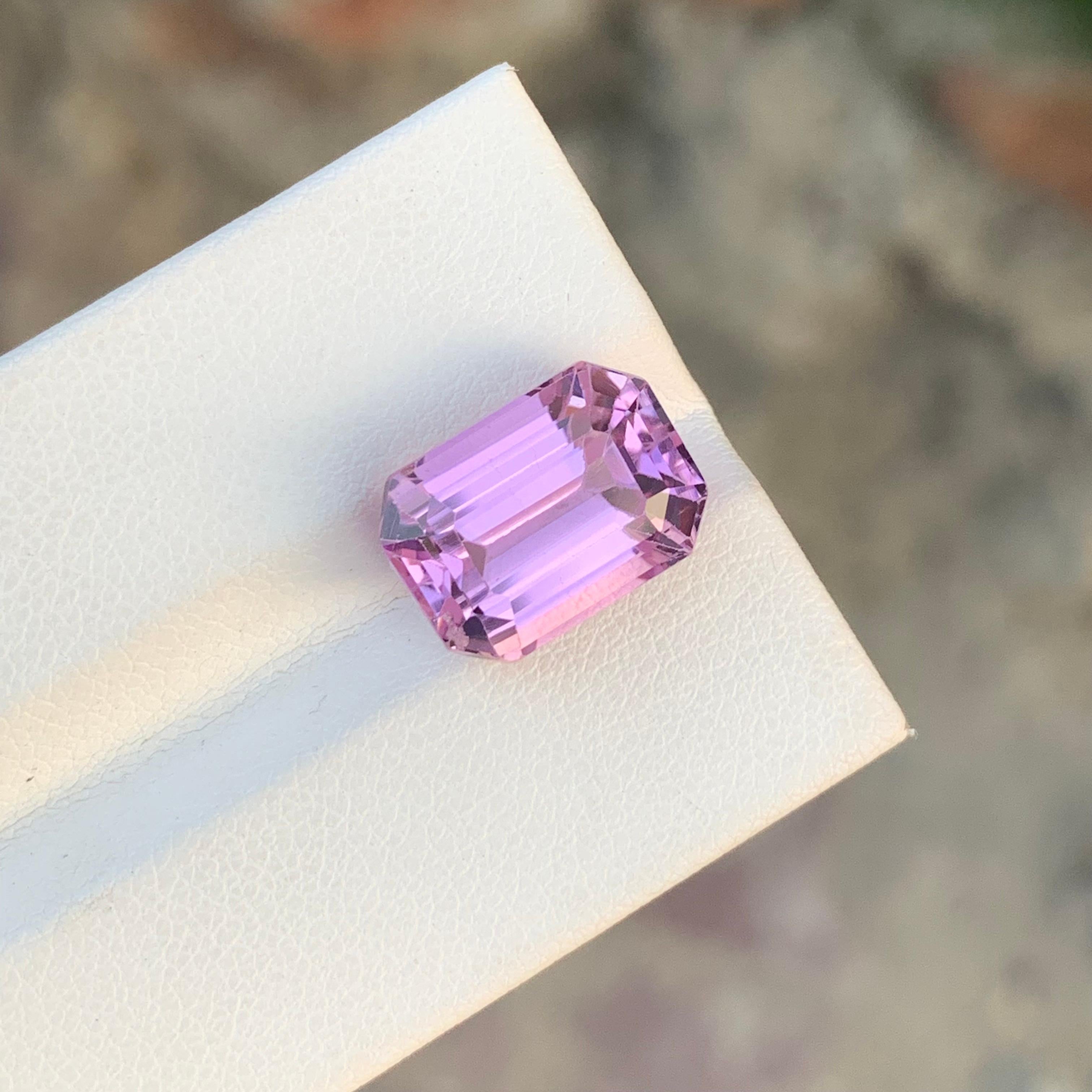8,30 Karat Wunderschöner facettierter rosa Kunzit in Smaragdform im Angebot 2