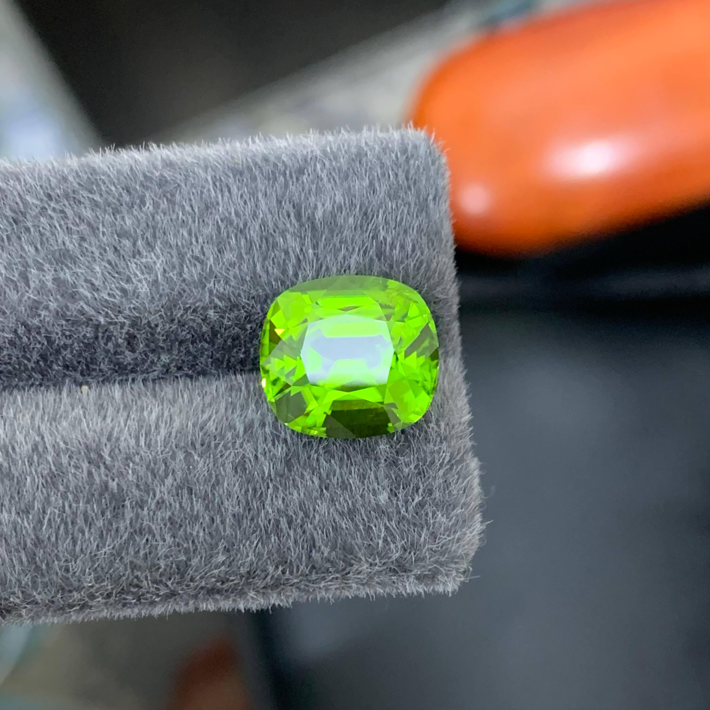 8.30 Carat Natural Loose Apple Green Peridot Cushion Cut Pakistani Gemstone For Sale 1
