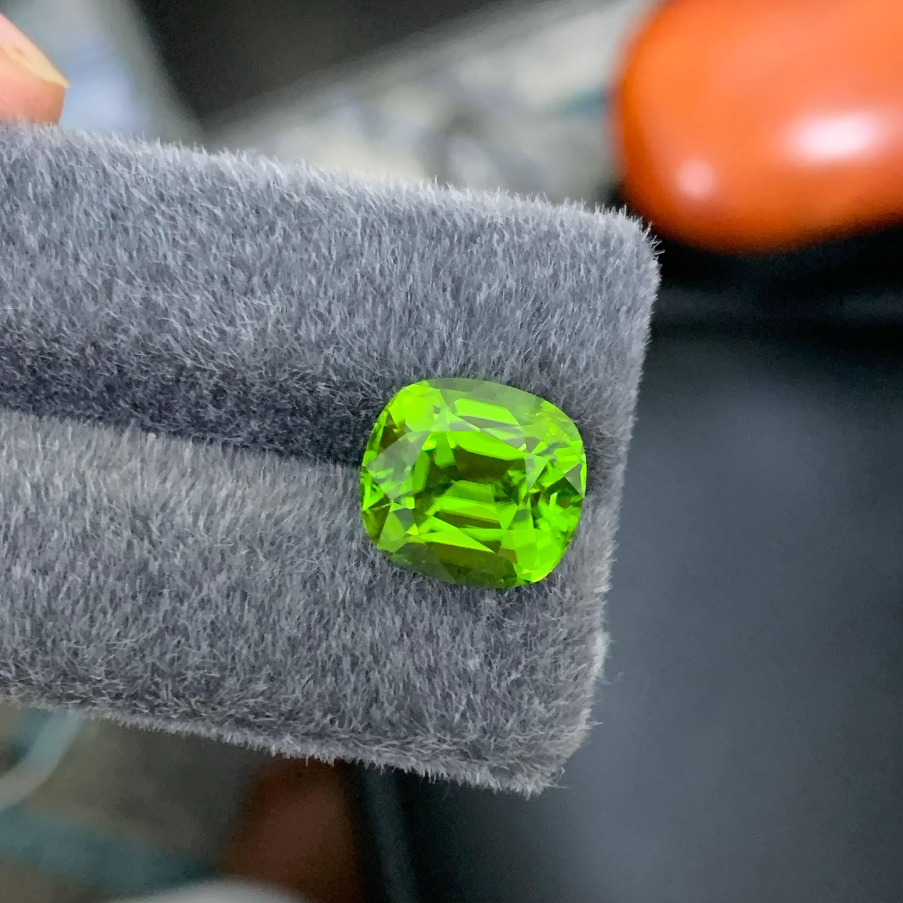 8.30 Carat Natural Loose Apple Green Peridot Cushion Cut Pakistani Gemstone For Sale 3