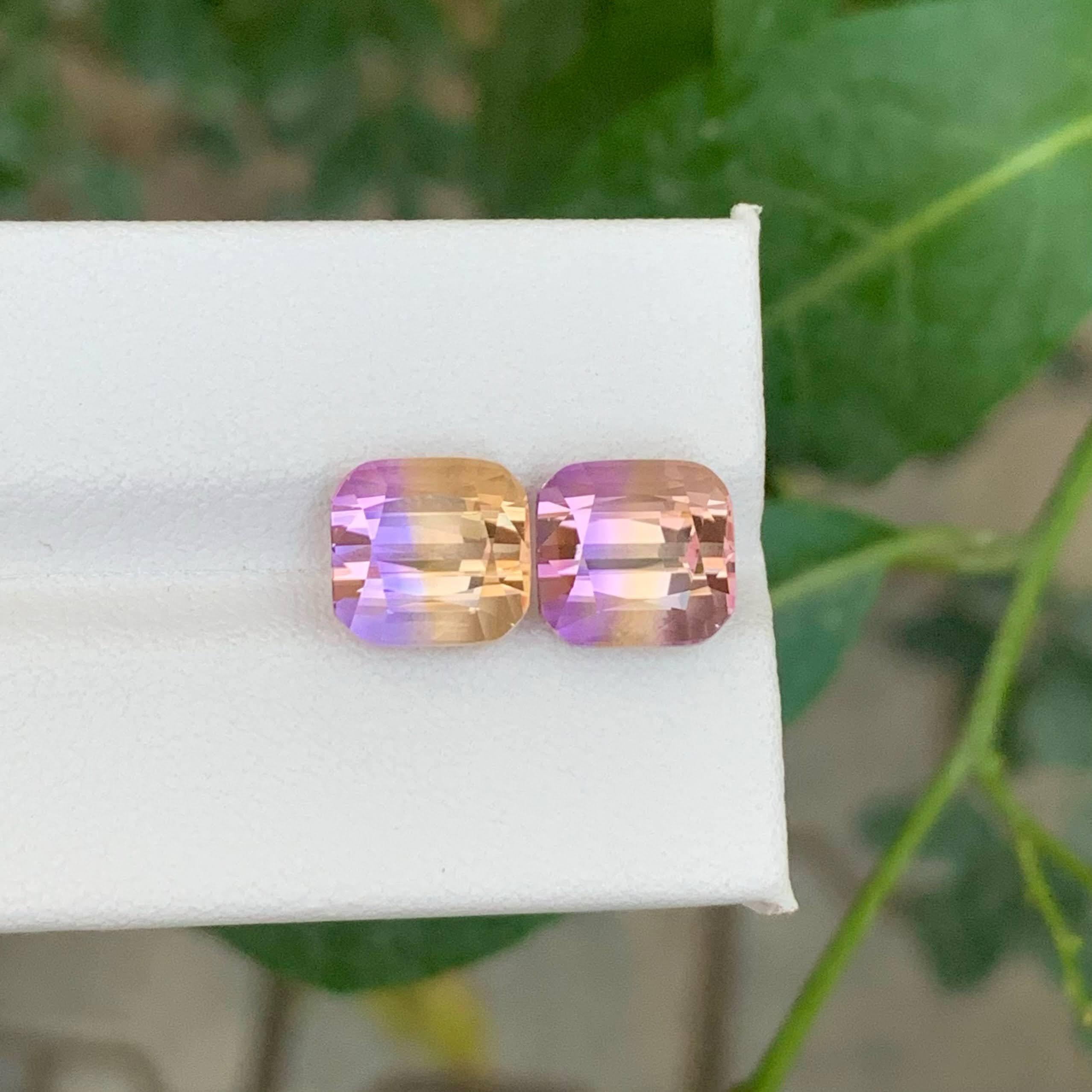 Gewicht 8,30 Karat 
Abmessungen 9,2x8,7x7,3 mm
Behandlung Keine 
Herkunft Bolivien 
Klarheit Loup Clean 
Form Schnitt Kissen 




Dieser 8,30 Karat schwere natürliche zweifarbige Ametrin ist ein atemberaubender Edelstein, der aus den legendären