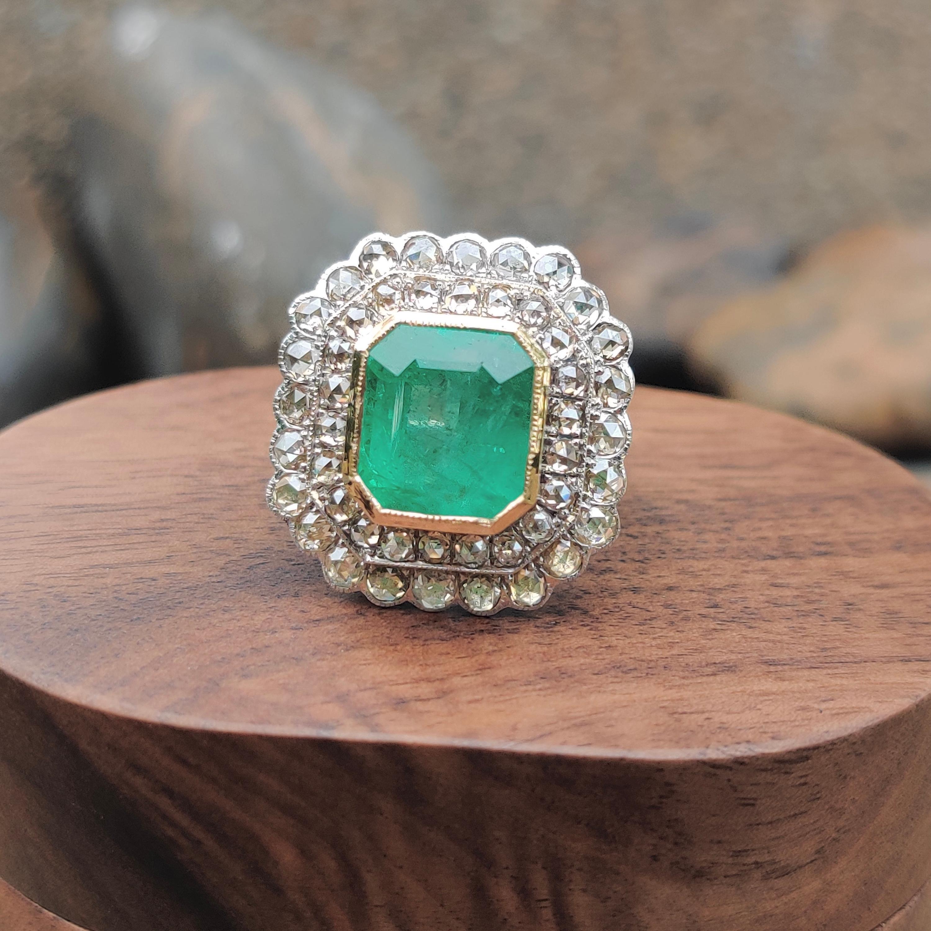 Zertifizierter 8.30 Karat Smaragdring im Art-déco-Stil mit Diamanten im Rosenschliff  (Smaragdschliff) im Angebot