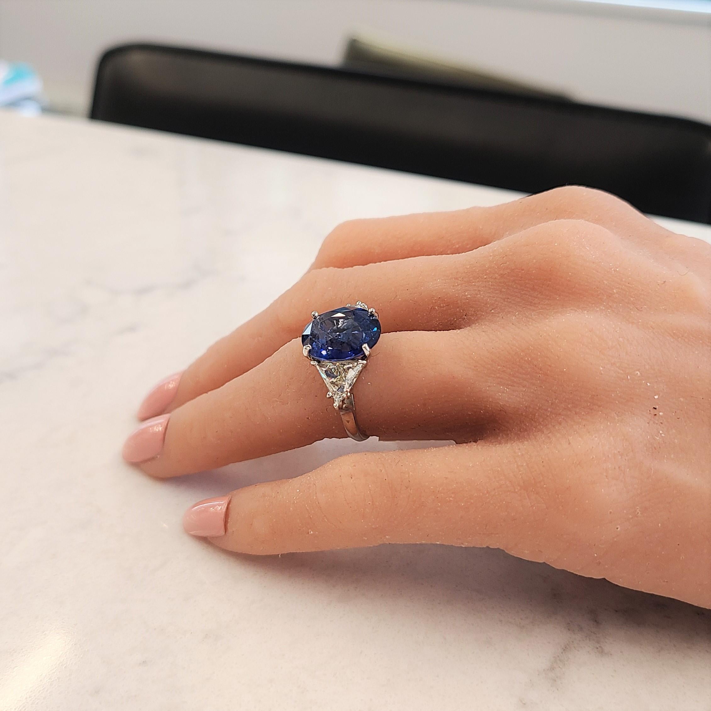 8.30 Carat Oval Blue Sapphire & Trillion Cut Diamond Ring in Platinum In New Condition In Chicago, IL