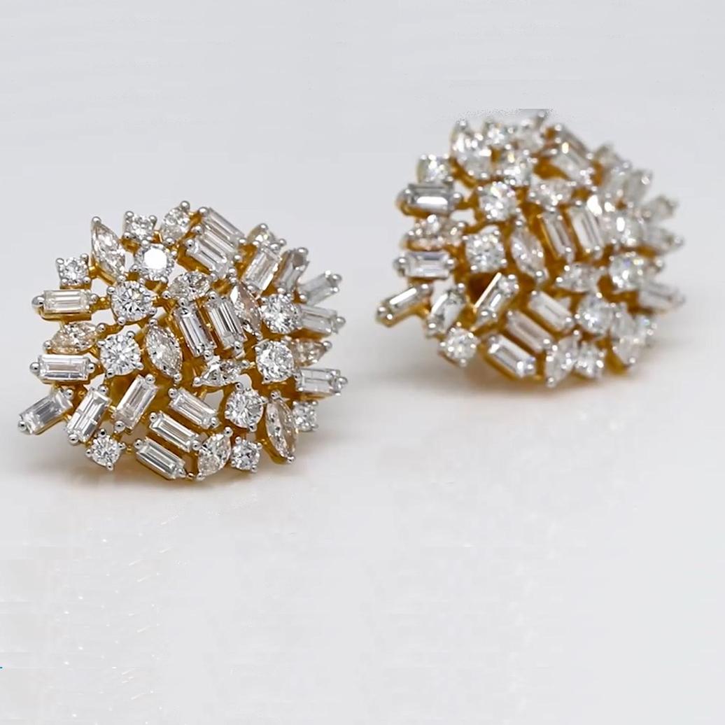 Pendientes de diamantes redondos y baguette de 8,30 quilates, claridad SI y color HI, oro amarillo de 18k en Nuevo estado para la venta en Diera, Dubai