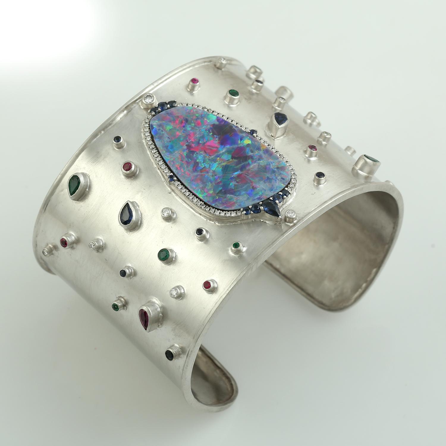 18KT:69.606g,D:0.55ct, Emer:0.69ct,Opale:8.30ct,Rubis:0.84ct,Sapp 48X58 MM
