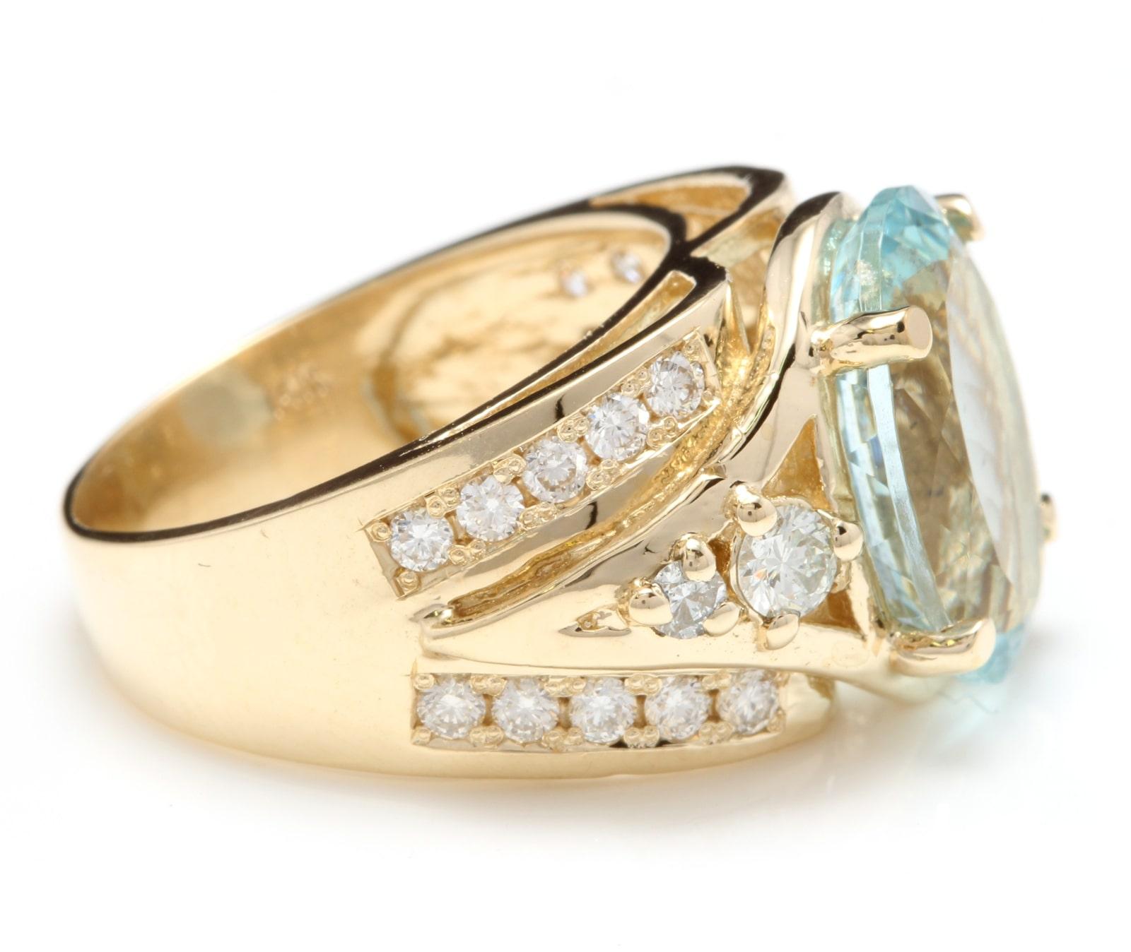 Mixed Cut 8.30 Ct Natural Aquamarine and Diamond 18k Solid Yellow Gold Ring For Sale