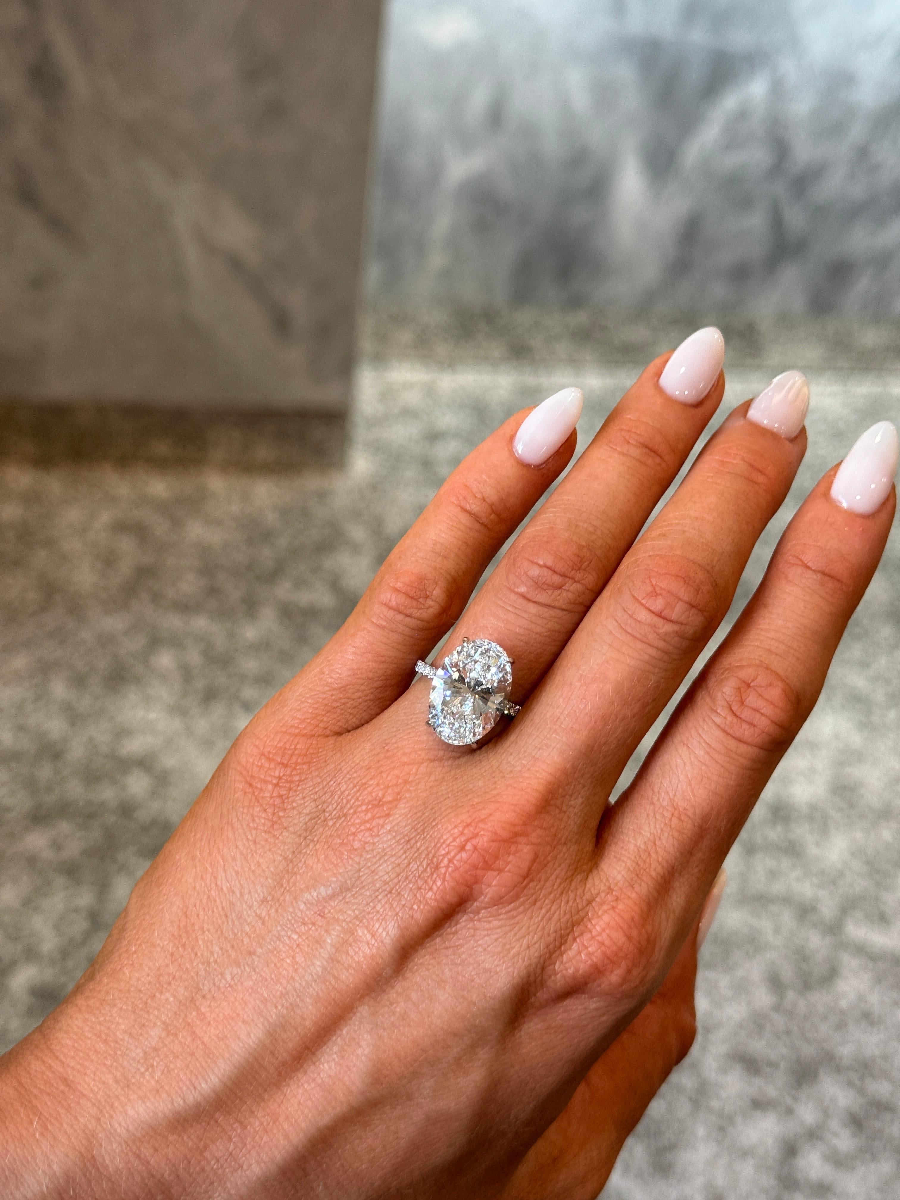 Moderne Bague de fiançailles à diamant ovale de 8.30ct certifiée GIA en vente