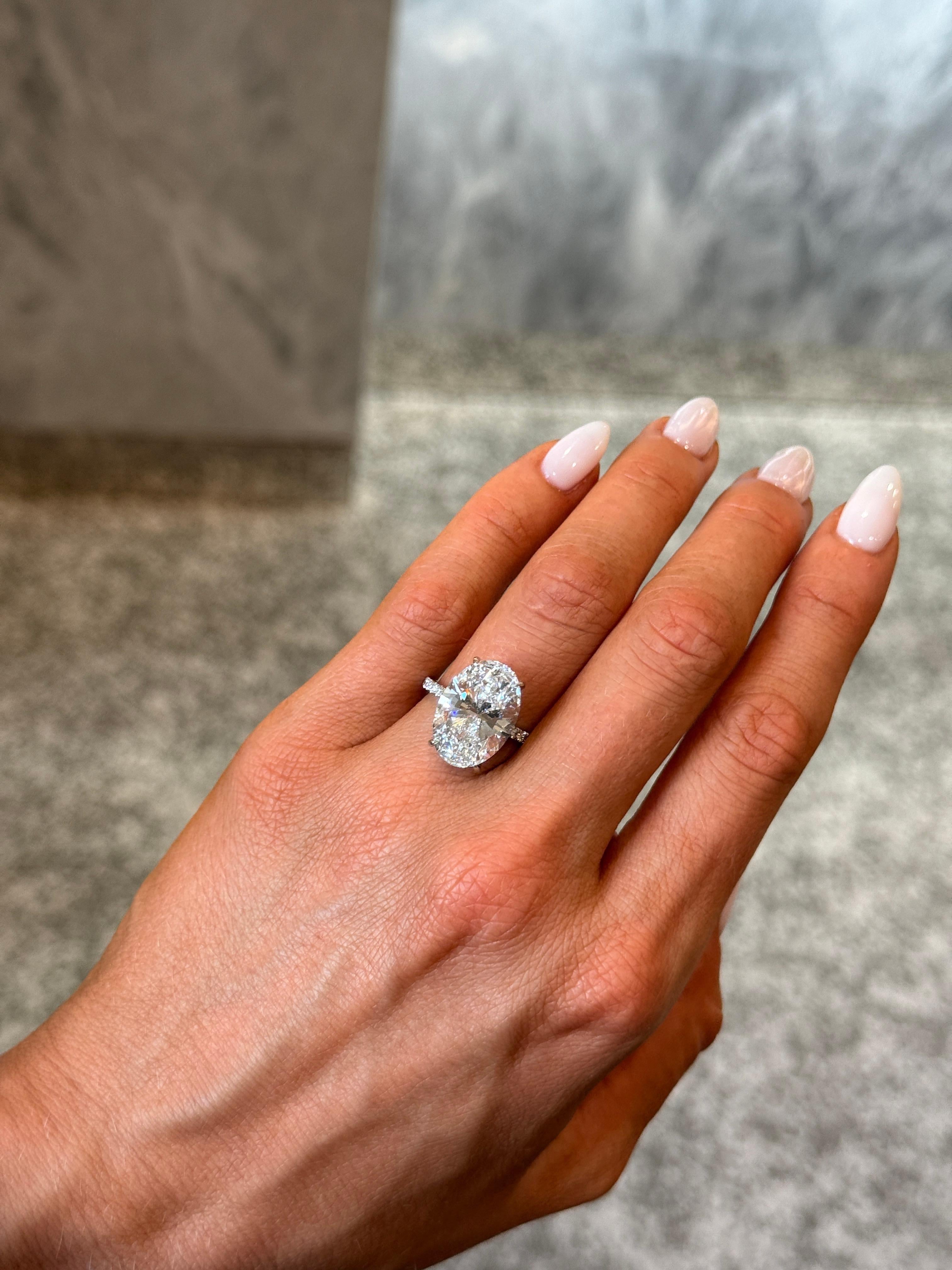 Taille ovale Bague de fiançailles à diamant ovale de 8.30ct certifiée GIA en vente