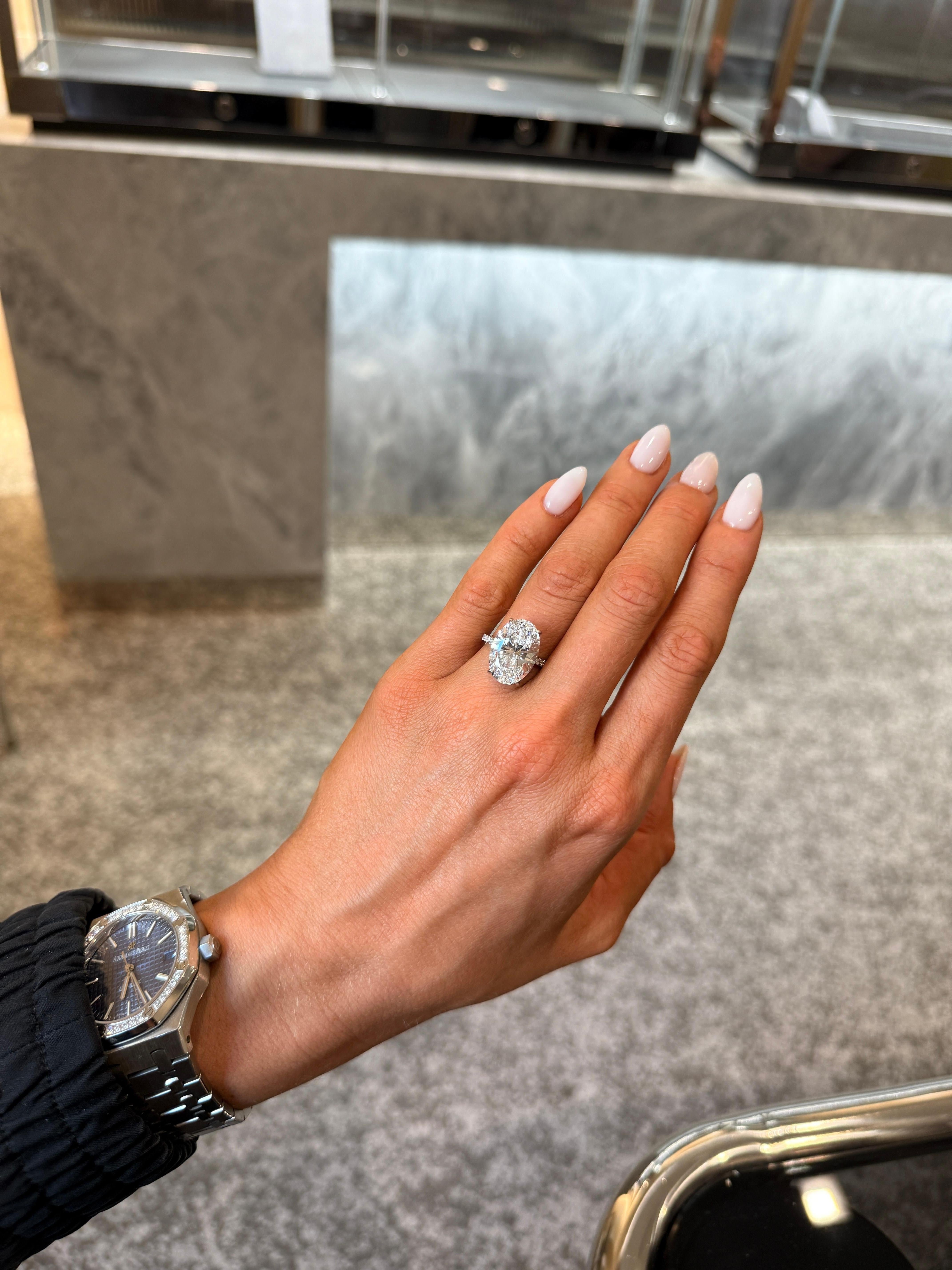 Bague de fiançailles à diamant ovale de 8.30ct certifiée GIA Neuf - En vente à Victoria,, AU