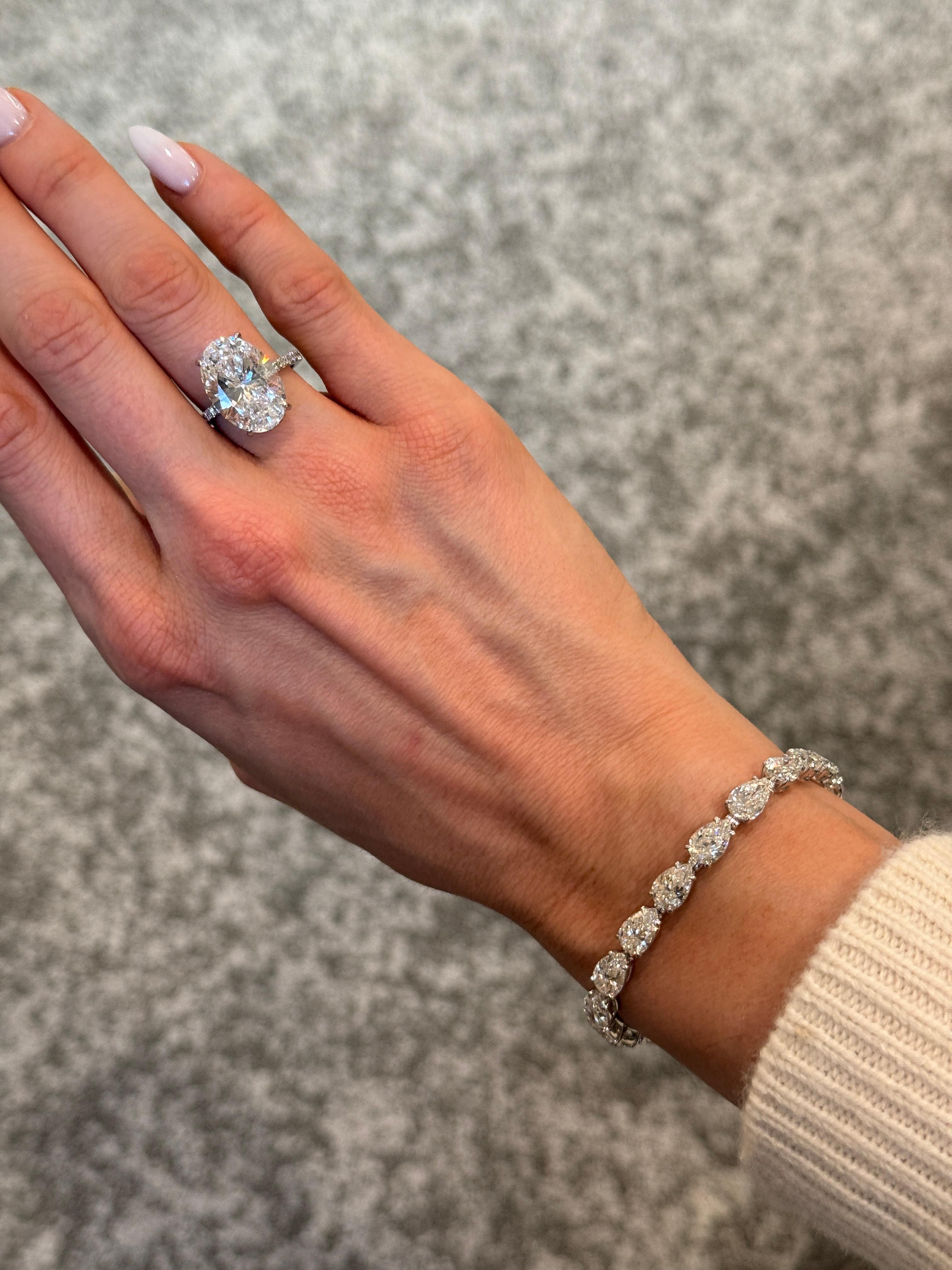 Bague de fiançailles à diamant ovale de 8.30ct certifiée GIA en vente 1