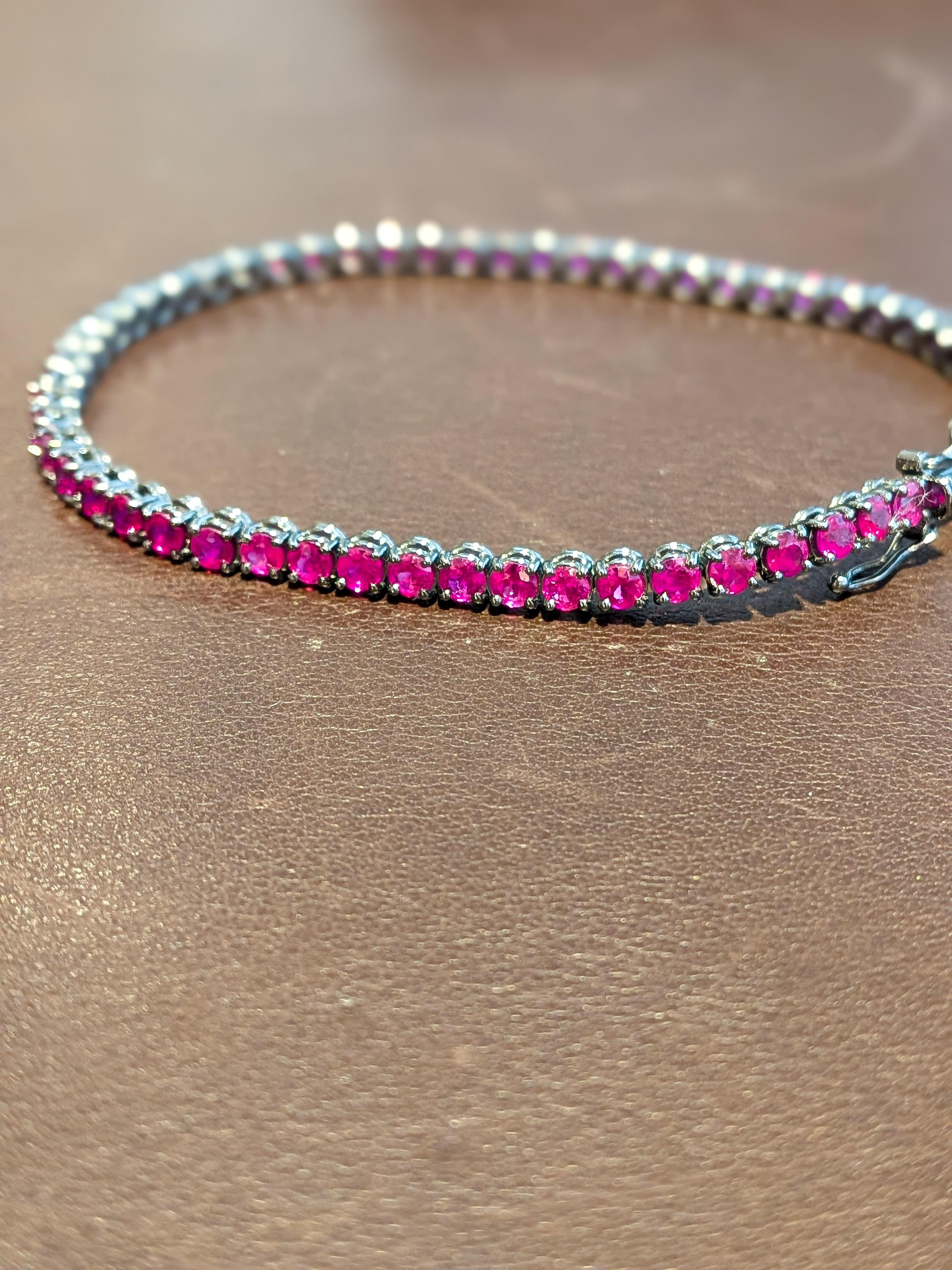 8.30ct Pink Natural Ruby Tennis Bracelet in 18k 750 White Gold 19cm x 3.2mm MXHM Corte redondo en venta