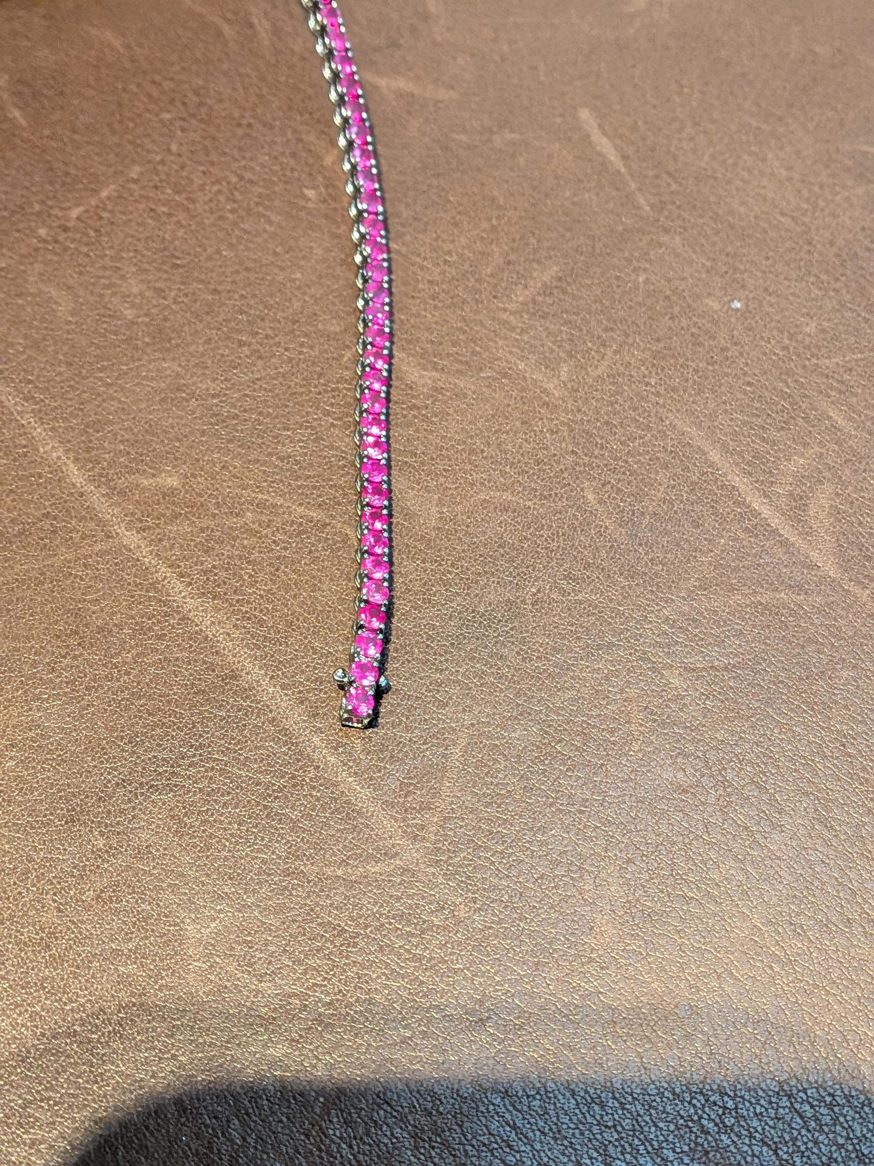 8.30ct Pink Natural Ruby Tennis Bracelet in 18k 750 White Gold 19cm x 3.2mm MXHM en Nuevo estado para la venta en München, DE