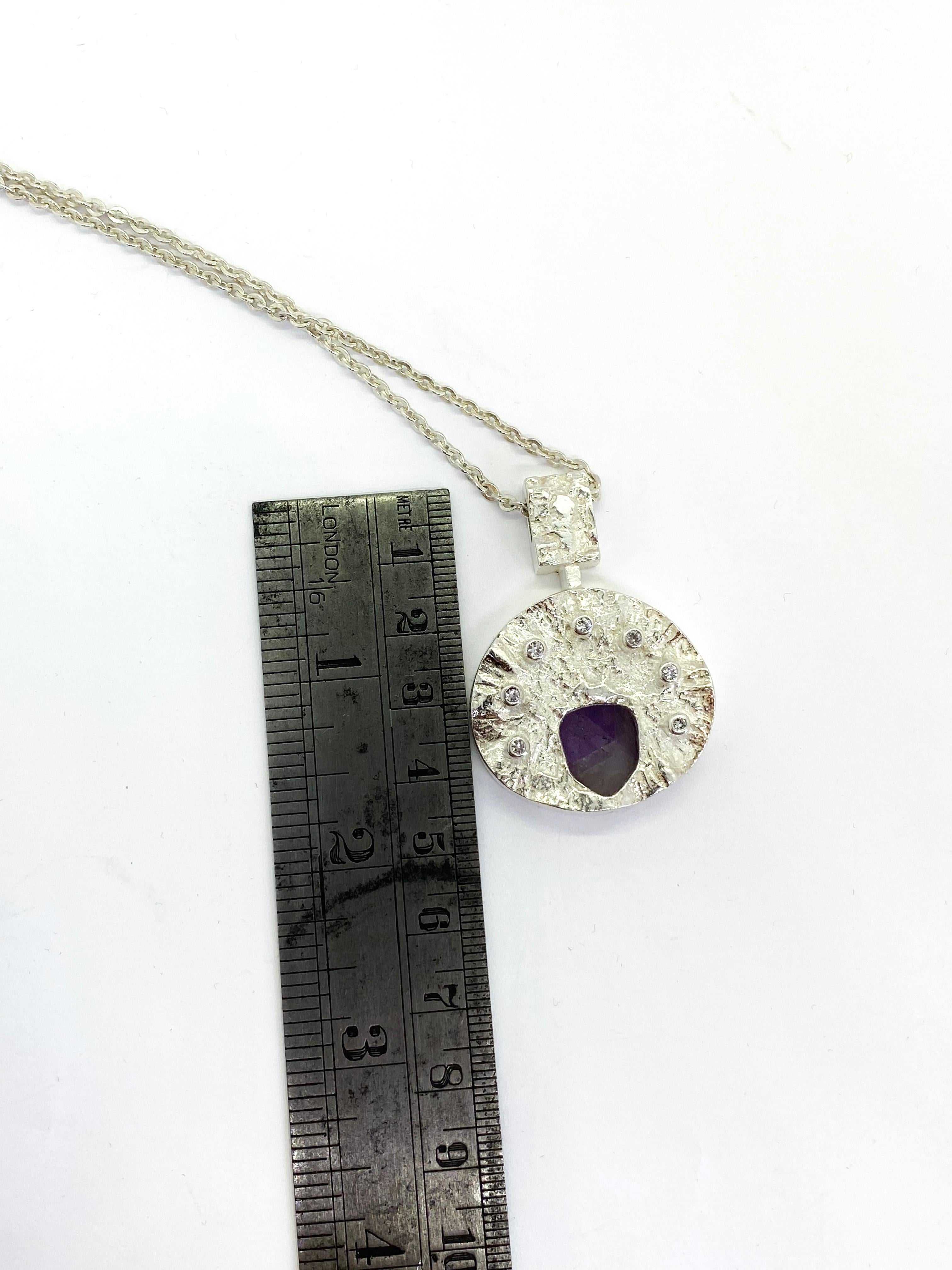 830H Silber Halskette Finnland  Amethyst.
Sehr schön.
Unbenutzte, alte Ware von einem Juwelier.