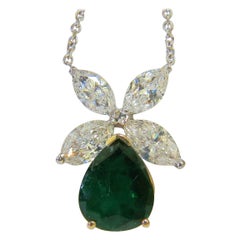 Pendentif « Star »* en diamant naturel de 8,31 carats et émeraude*