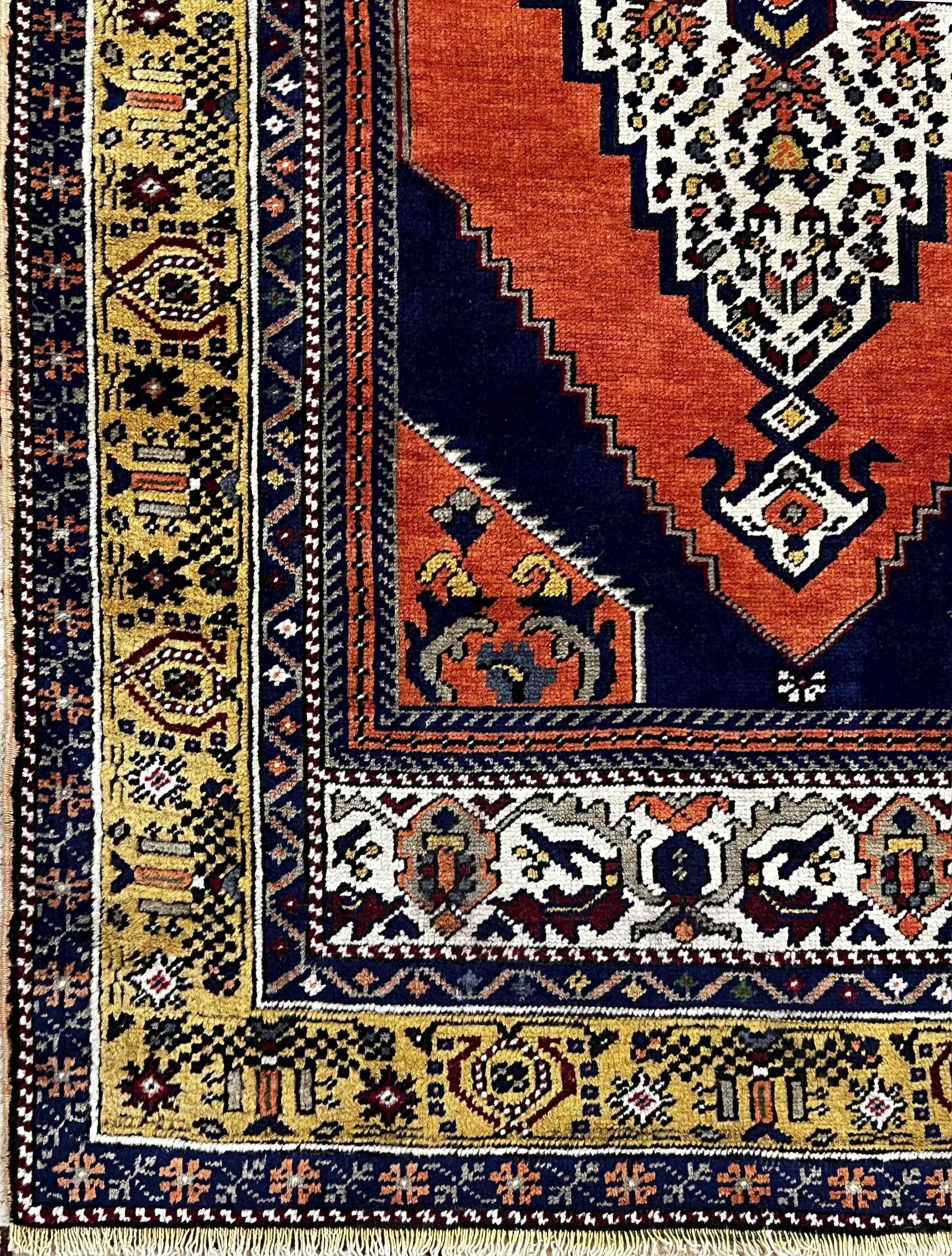 831 - Sehr schöner türkischer Teppich aus der Mitte des 20. Jahrhunderts im Angebot 3