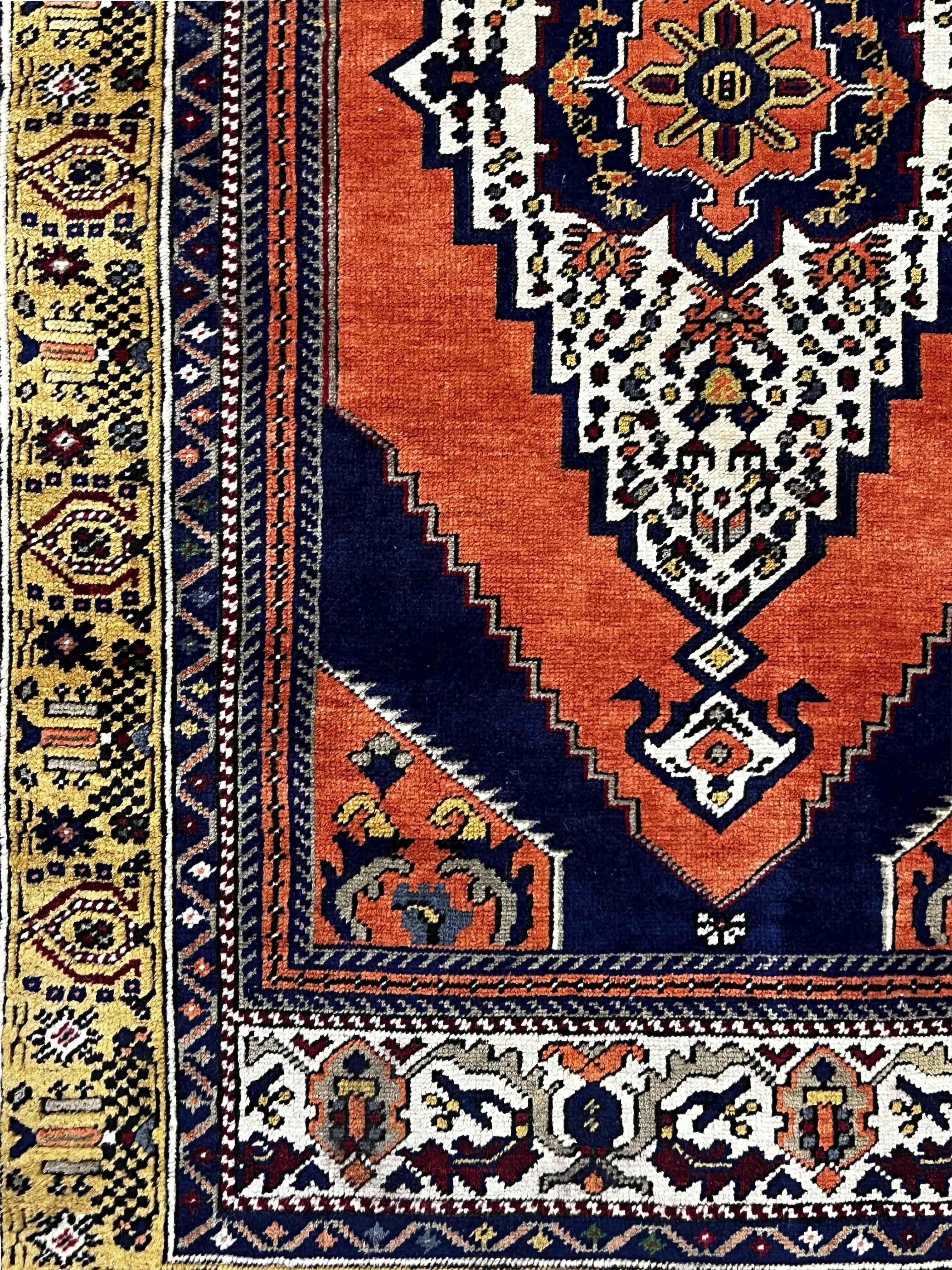 831 - Sehr schöner türkischer Teppich aus der Mitte des 20. Jahrhunderts im Angebot 4