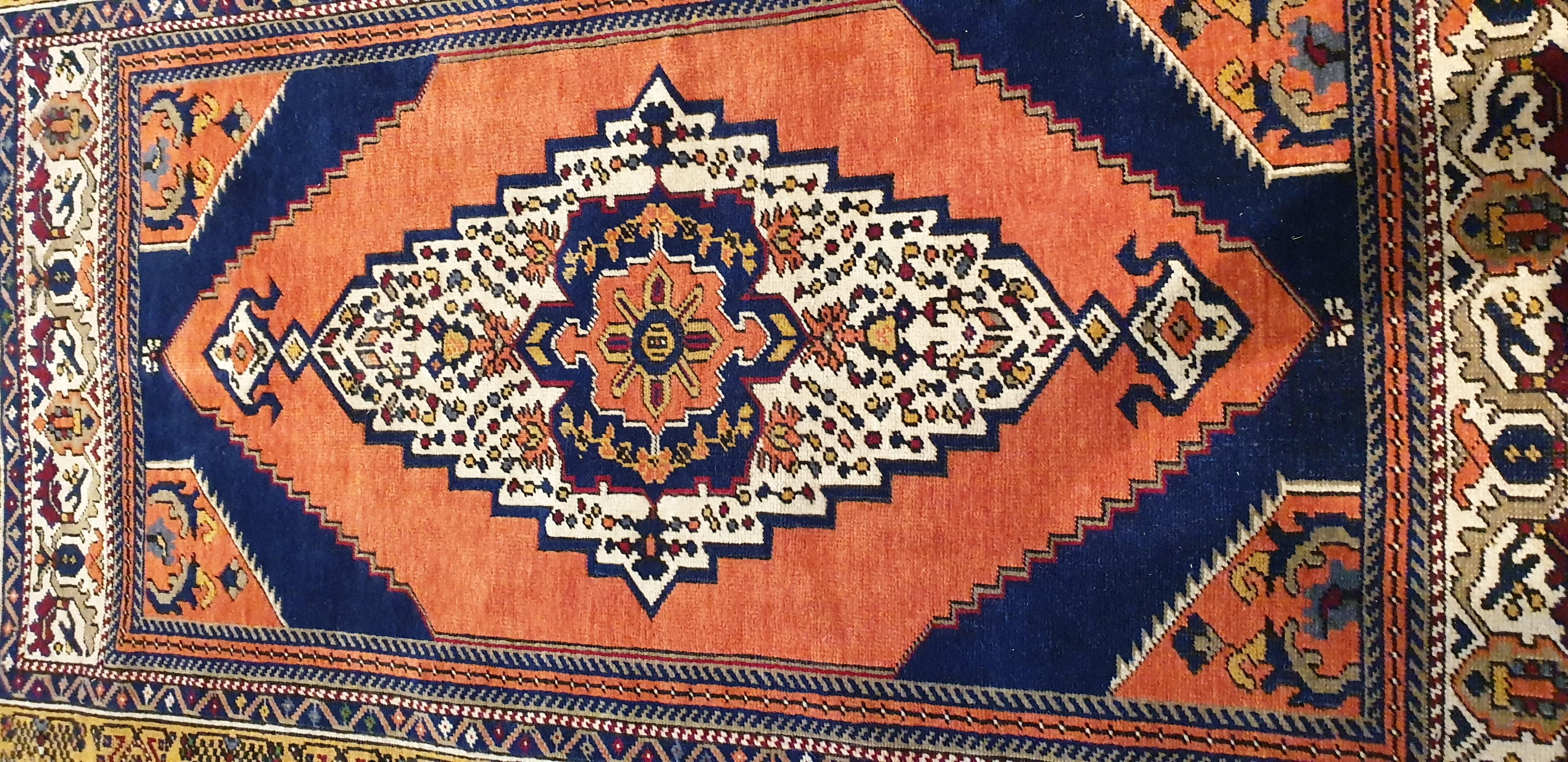 Tribal 831 - Very Beautiful Mid-20th Century Turkish Carpet For Sale
